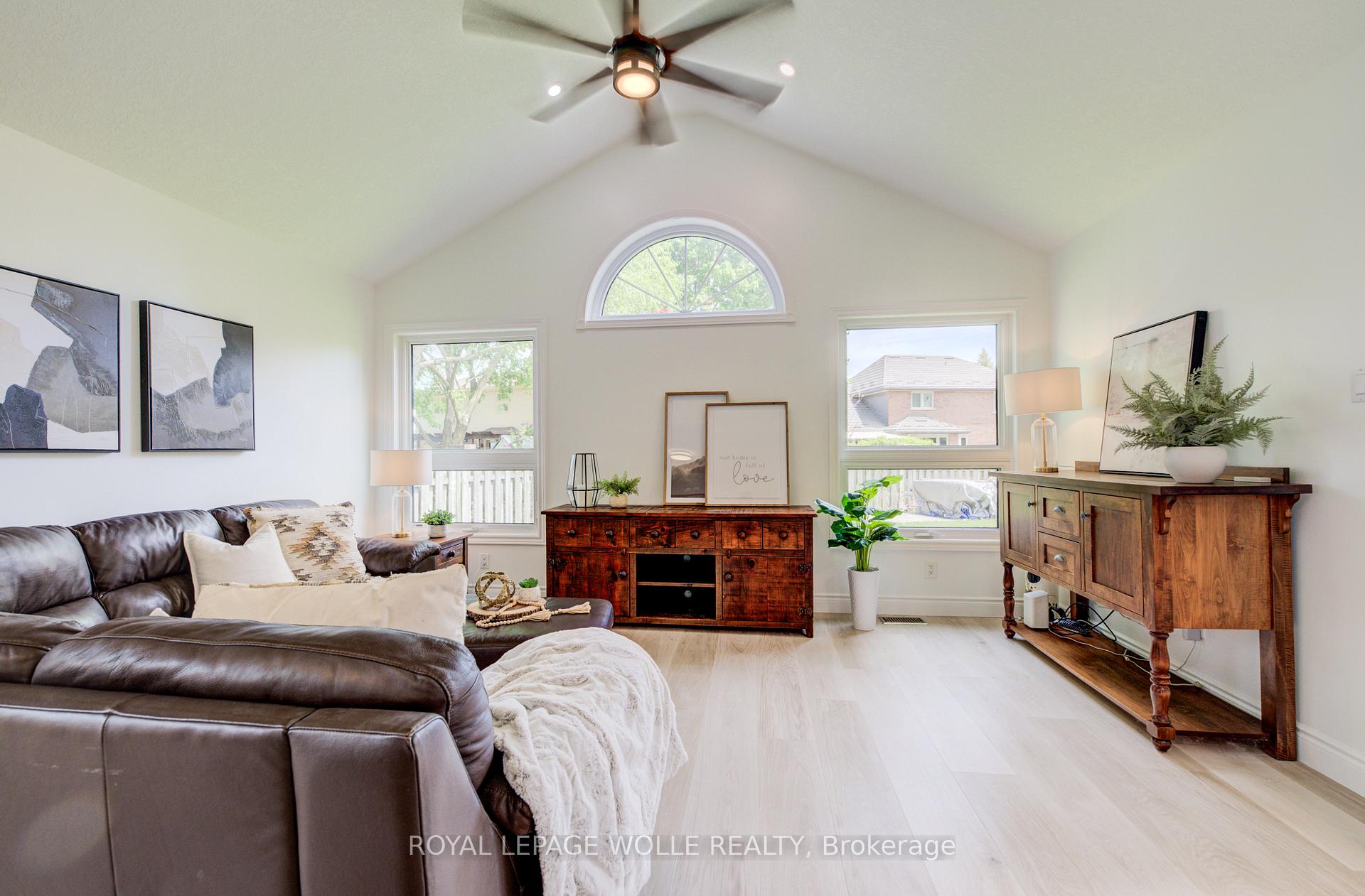 Photo 20 of 464 Northlake Drive, Waterloo, North Lakeshore — HOMEH