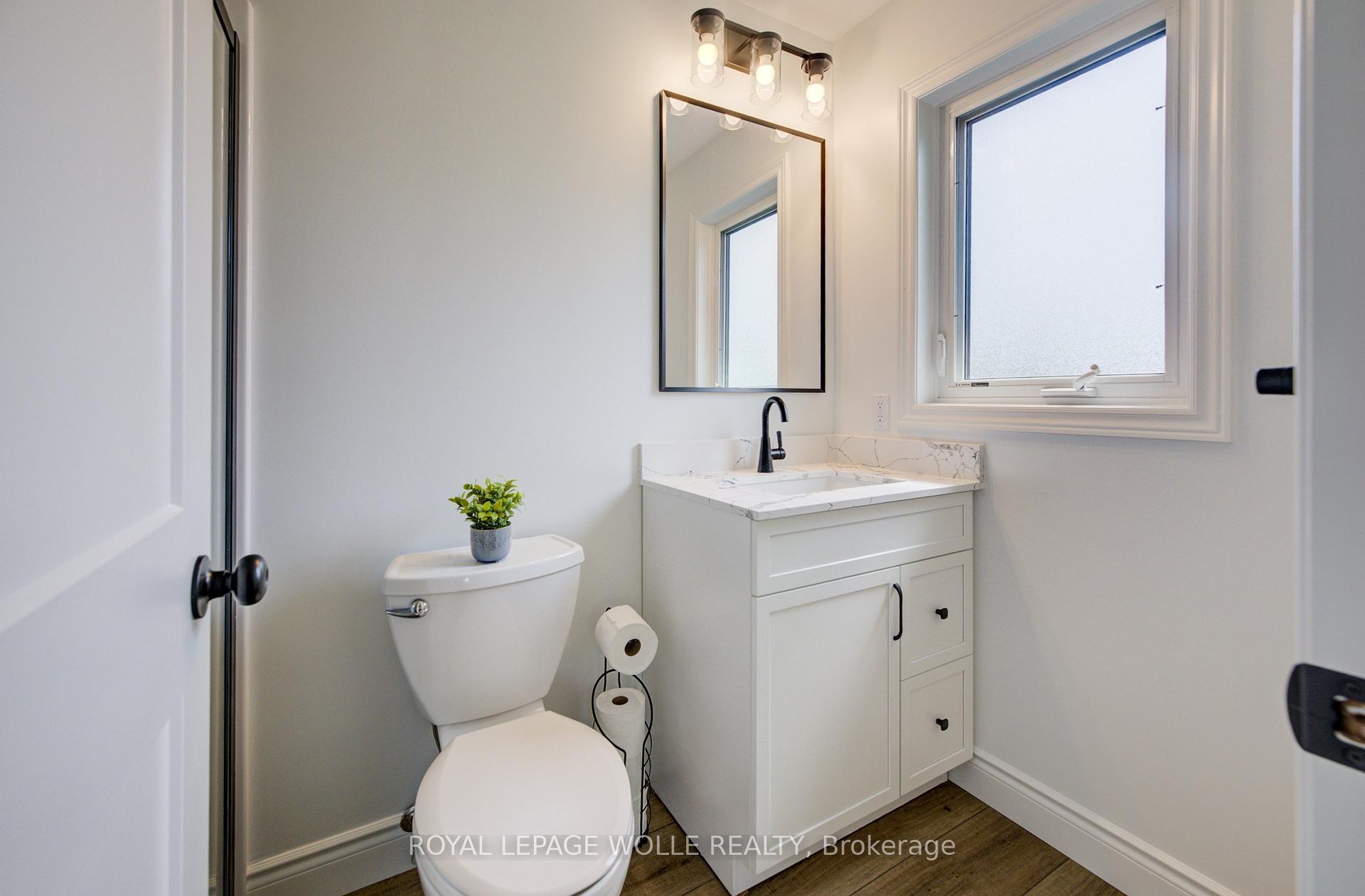 Photo 25 of 464 Northlake Drive, Waterloo, North Lakeshore — HOMEH