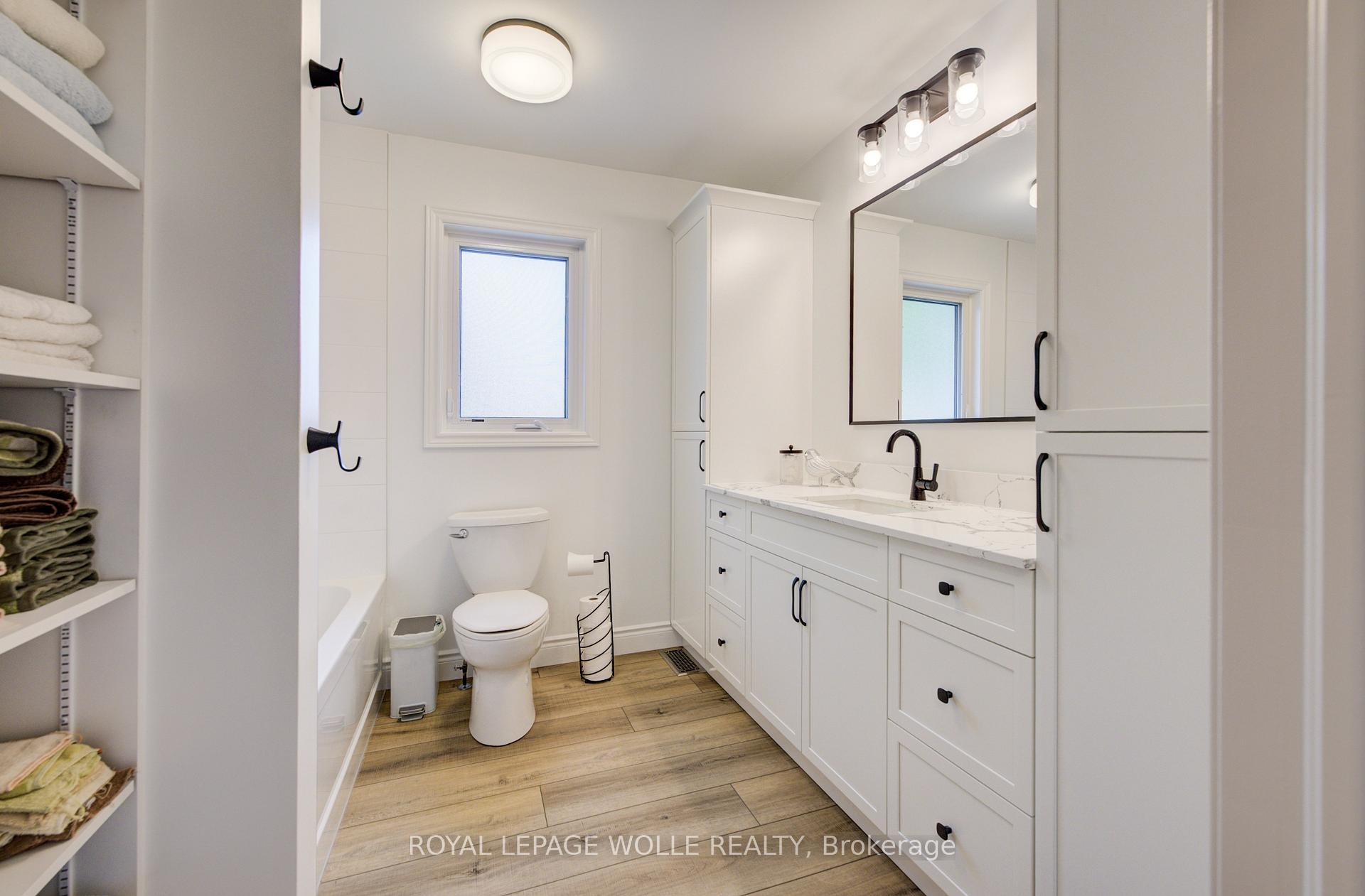 Photo 30 of 464 Northlake Drive, Waterloo, North Lakeshore — HOMEH