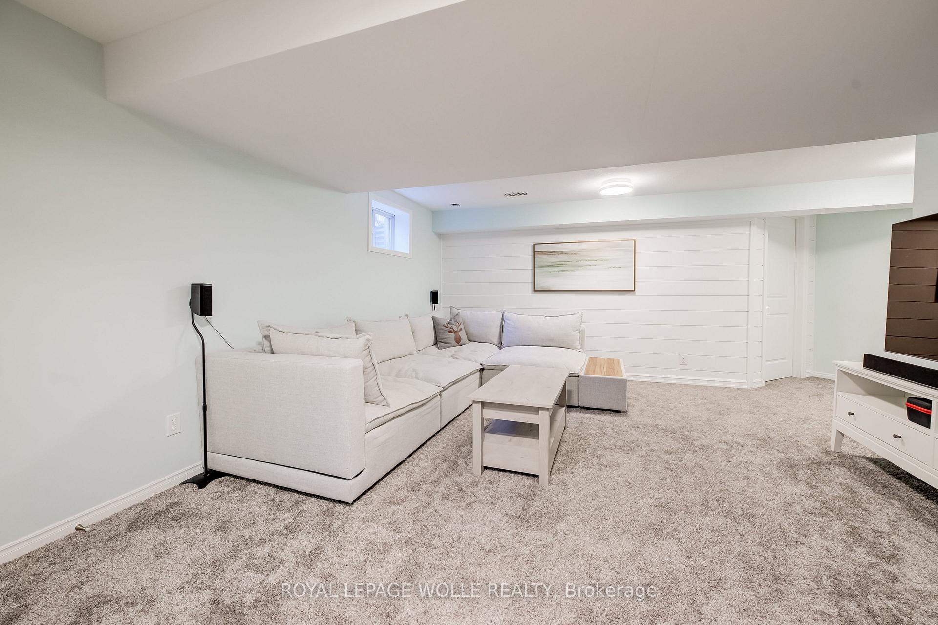 Photo 34 of 464 Northlake Drive, Waterloo, North Lakeshore — HOMEH