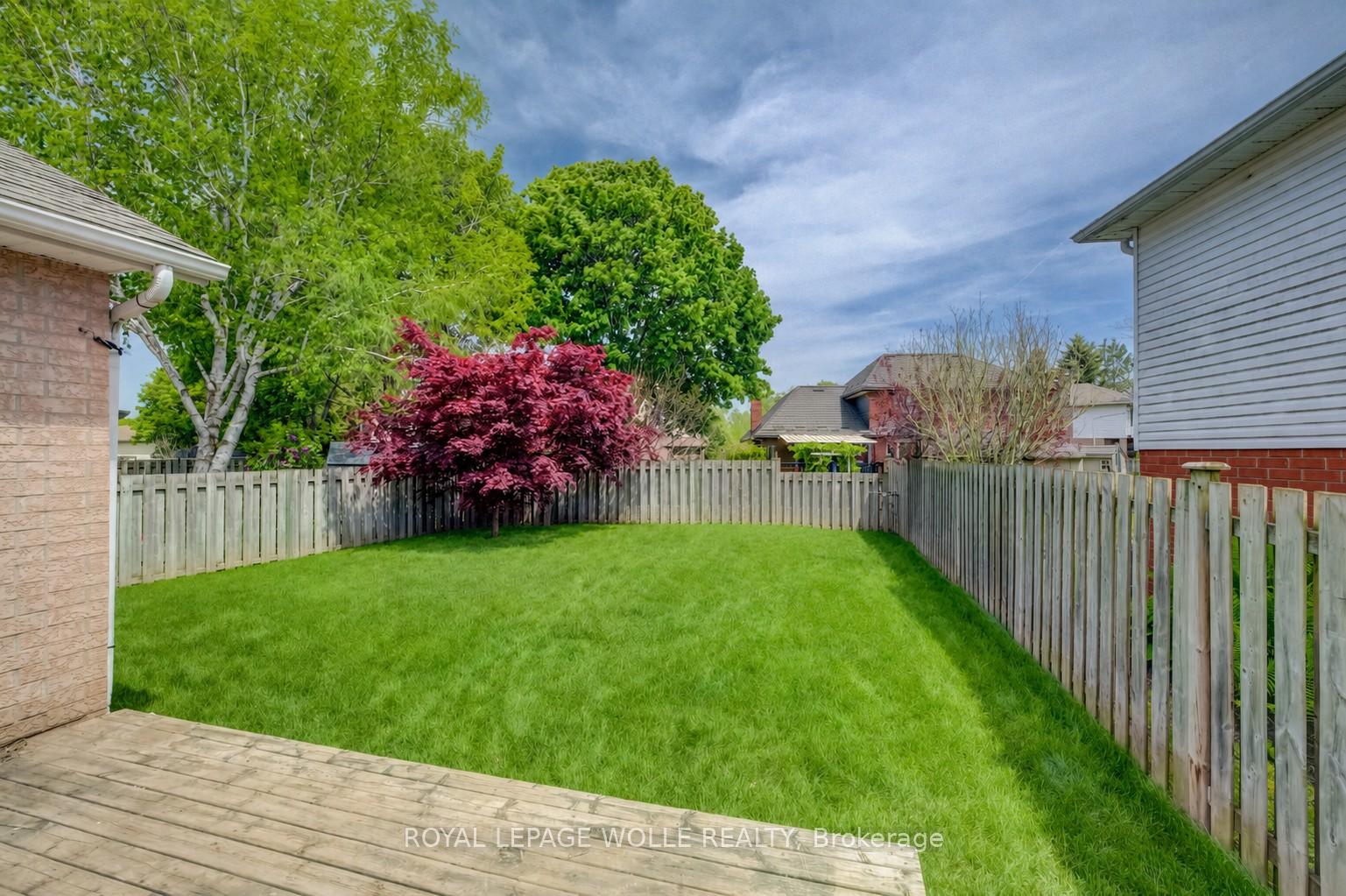 Photo 39 of 464 Northlake Drive, Waterloo, North Lakeshore — HOMEH