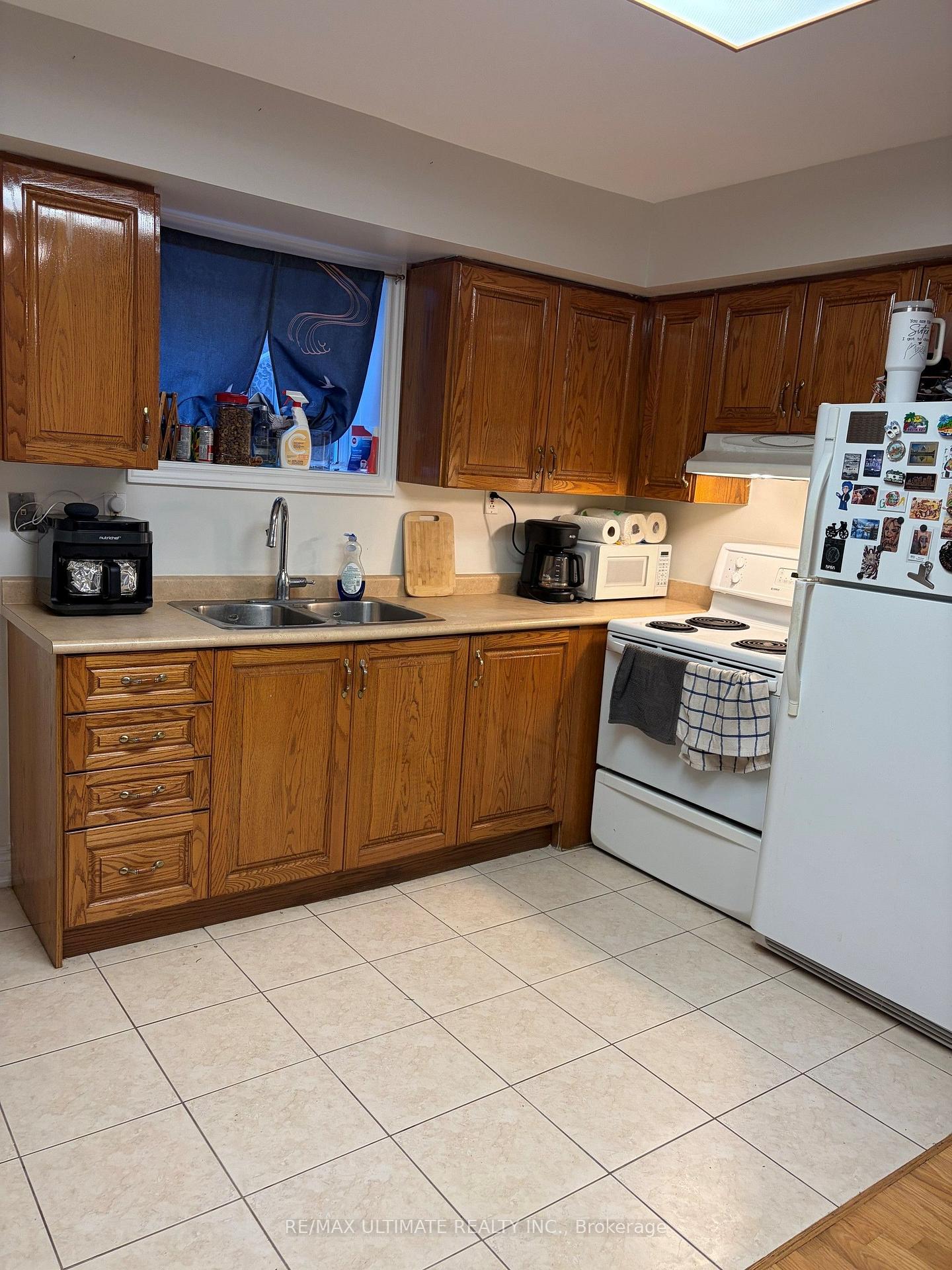 Photo 5 of Unit Bsmt, 34 Peterborough Avenue, Toronto, Corso Italia-Davenport — HOMEH