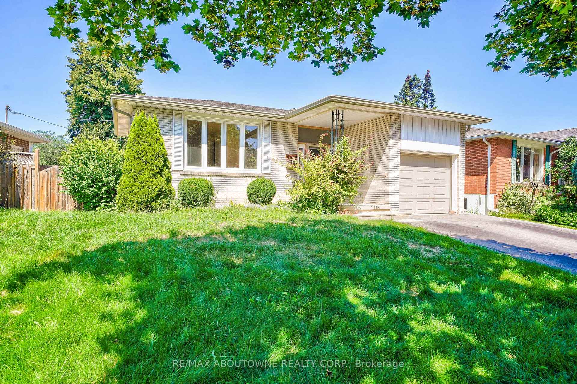 Photo 3 of Unit Lower, 4395 Longmoor Drive, Burlington, Shoreacres — HOMEH