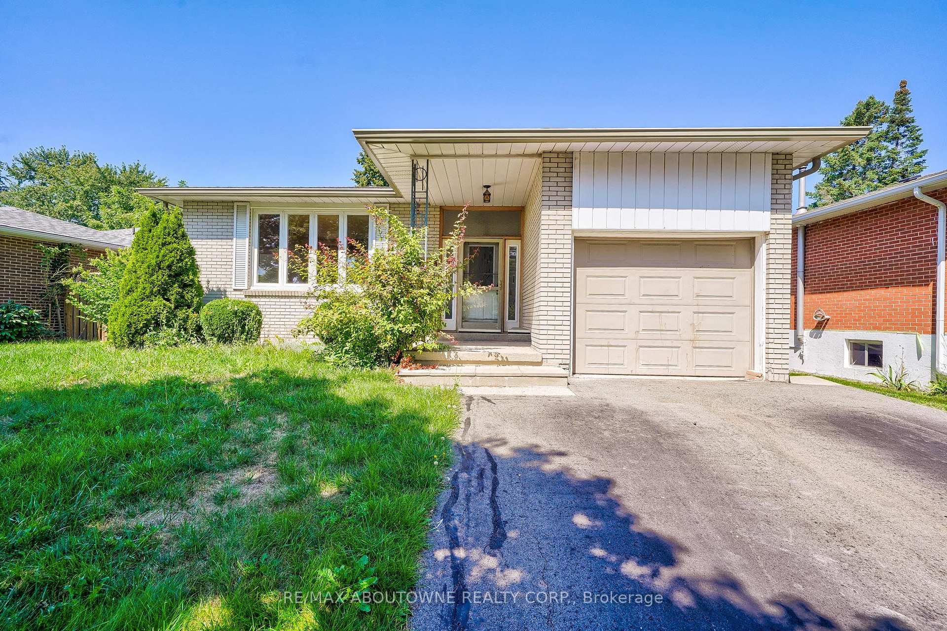 Photo 4 of Unit Lower, 4395 Longmoor Drive, Burlington, Shoreacres — HOMEH