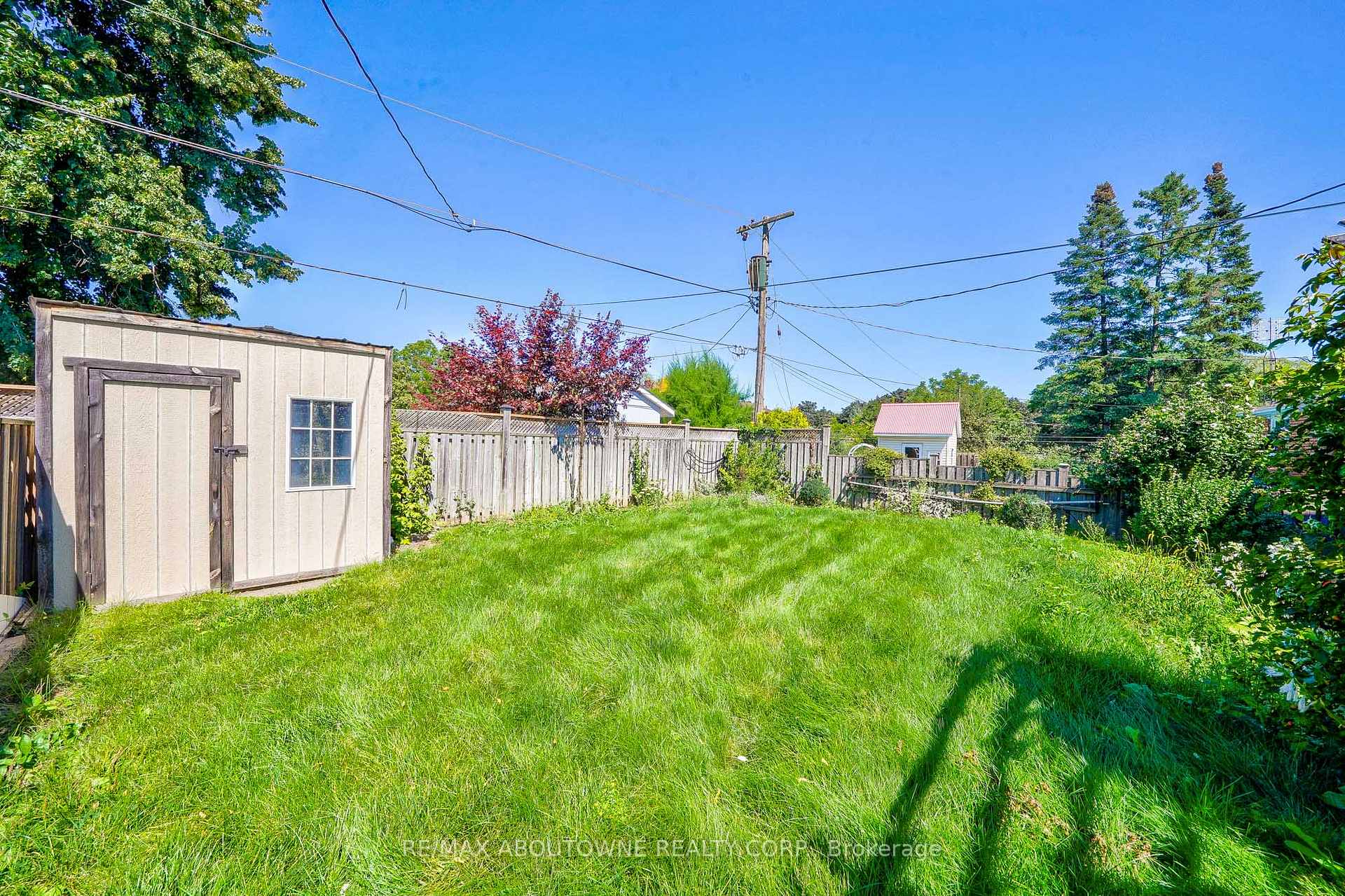 Photo 23 of Unit Lower, 4395 Longmoor Drive, Burlington, Shoreacres — HOMEH