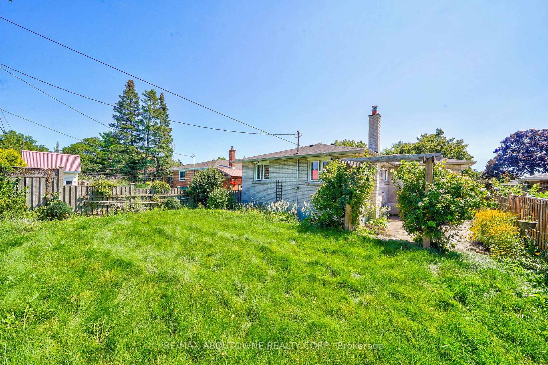 Photo 24 of Unit Lower, 4395 Longmoor Drive, Burlington, Shoreacres — HOMEH