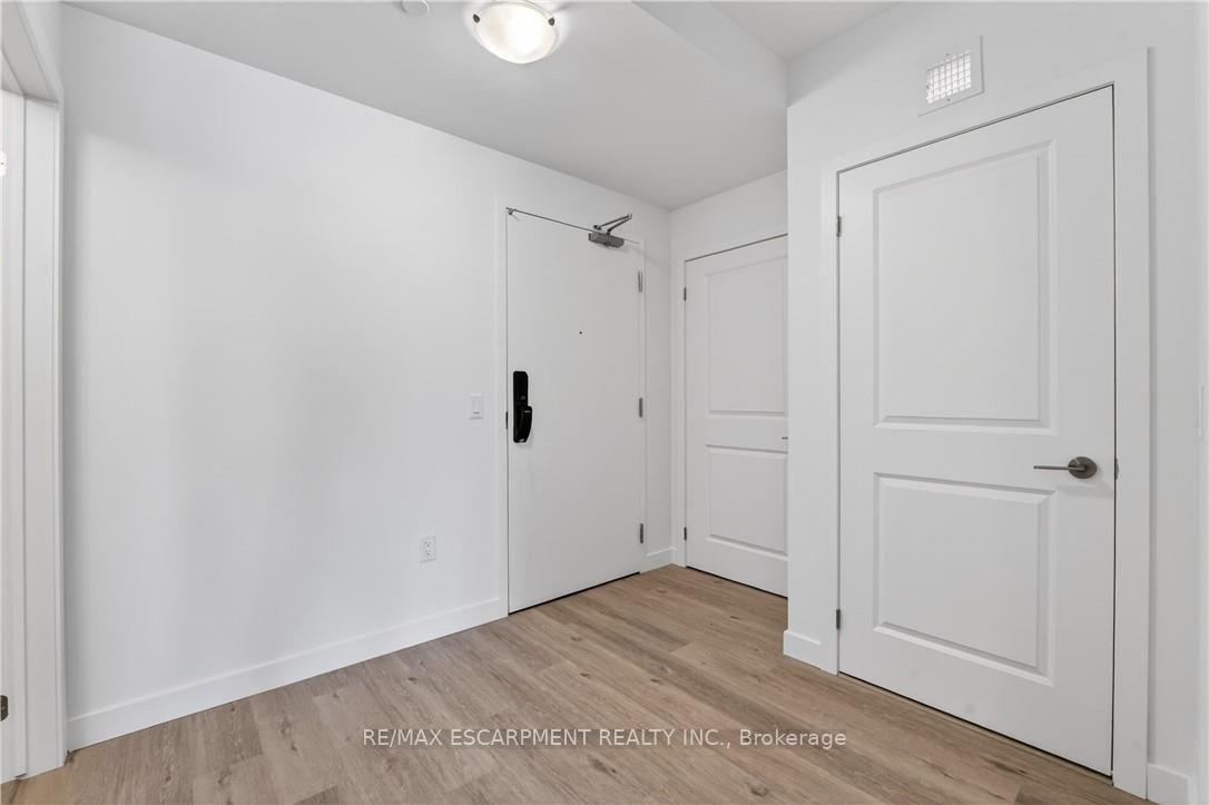 Photo 5 of Unit 211, 461 Green Road, Hamilton, Stoney Creek — HOMEH