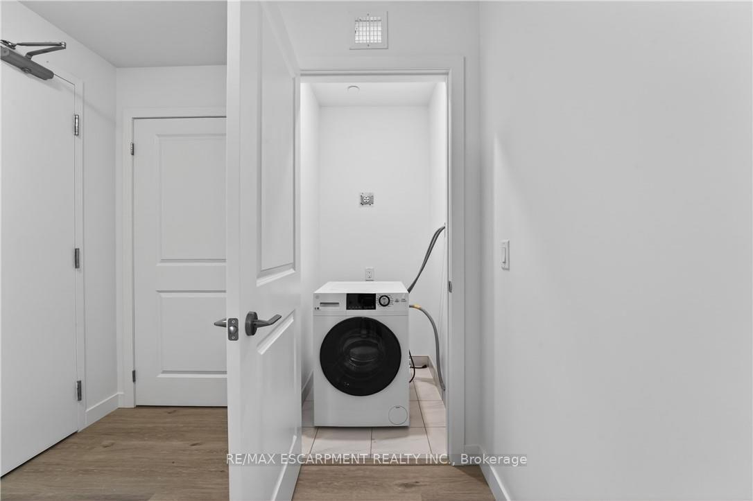 Photo 6 of Unit 211, 461 Green Road, Hamilton, Stoney Creek — HOMEH