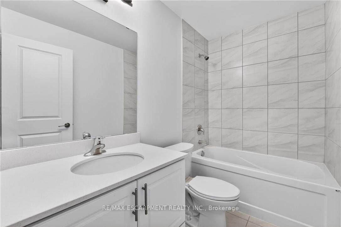 Photo 7 of Unit 211, 461 Green Road, Hamilton, Stoney Creek — HOMEH