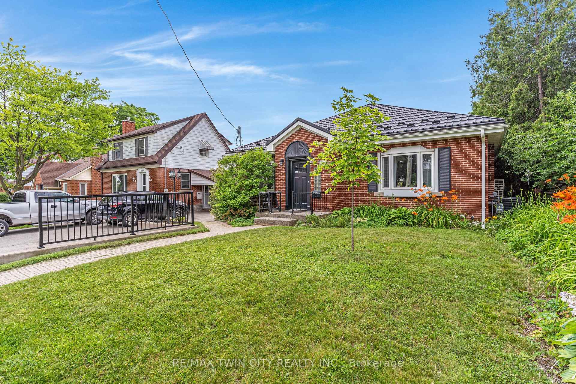 Photo 2 of 805 Rockway Drive, Kitchener, Eastwood — HOMEH