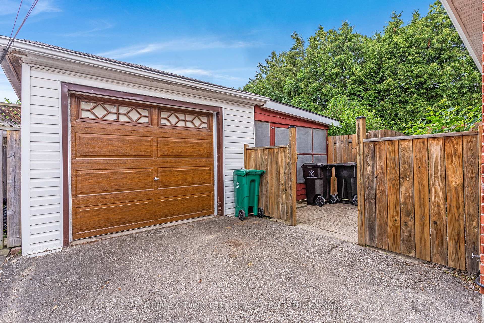 Photo 16 of 805 Rockway Drive, Kitchener, Eastwood — HOMEH