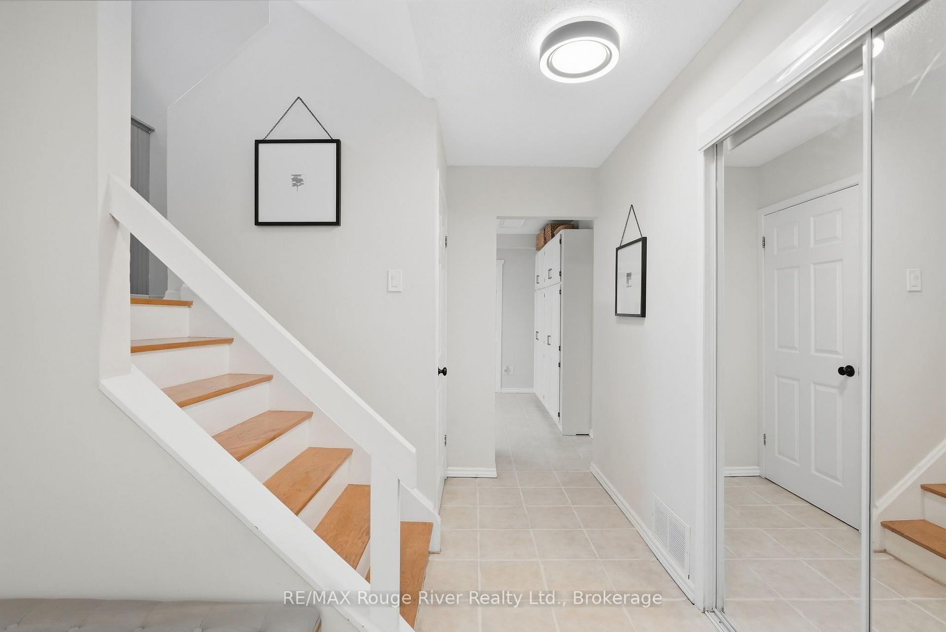 Photo 3 of 313 Lupin Drive, Whitby, Downtown Whitby — HOMEH