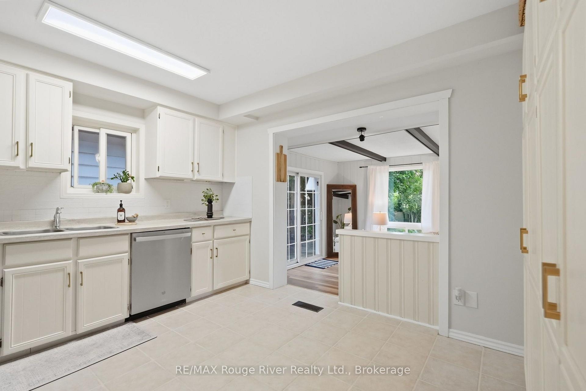 Photo 8 of 313 Lupin Drive, Whitby, Downtown Whitby — HOMEH