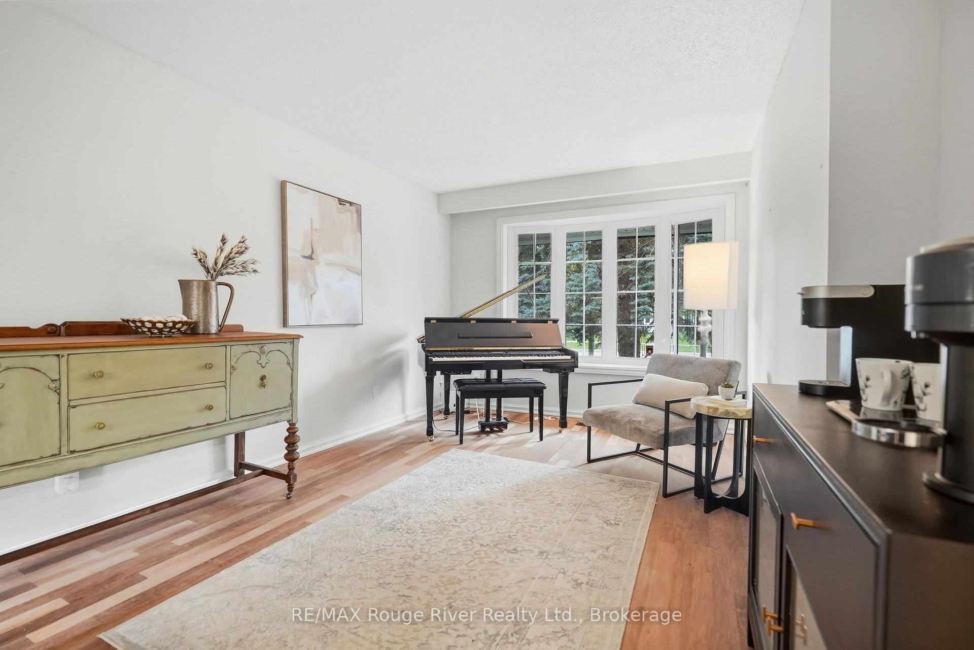 Photo 14 of 313 Lupin Drive, Whitby, Downtown Whitby — HOMEH