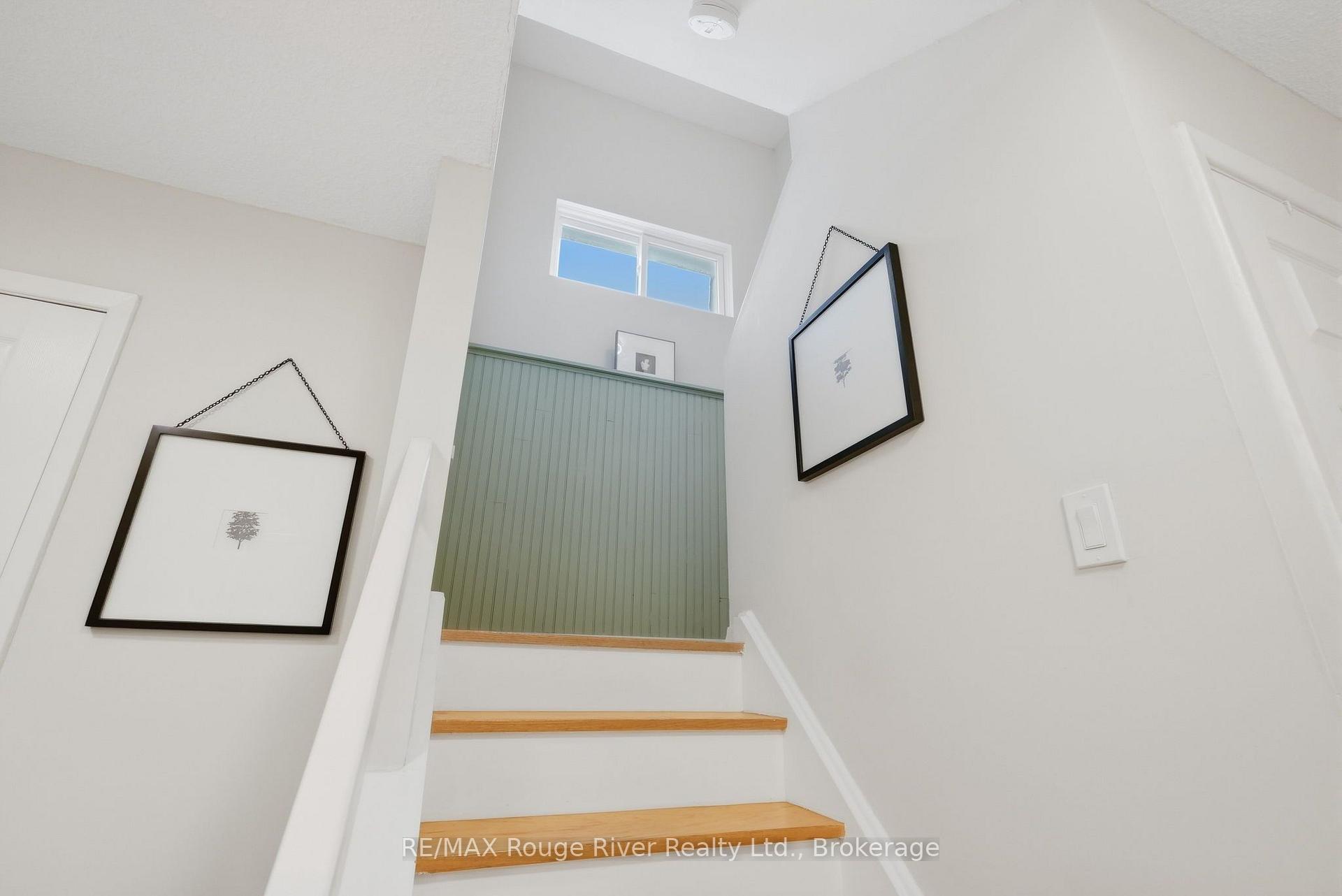 Photo 17 of 313 Lupin Drive, Whitby, Downtown Whitby — HOMEH