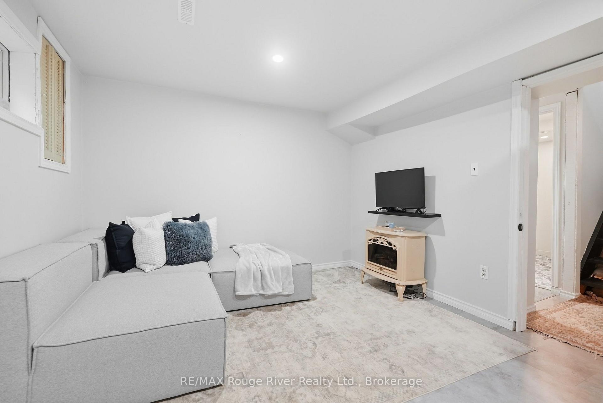 Photo 30 of 313 Lupin Drive, Whitby, Downtown Whitby — HOMEH