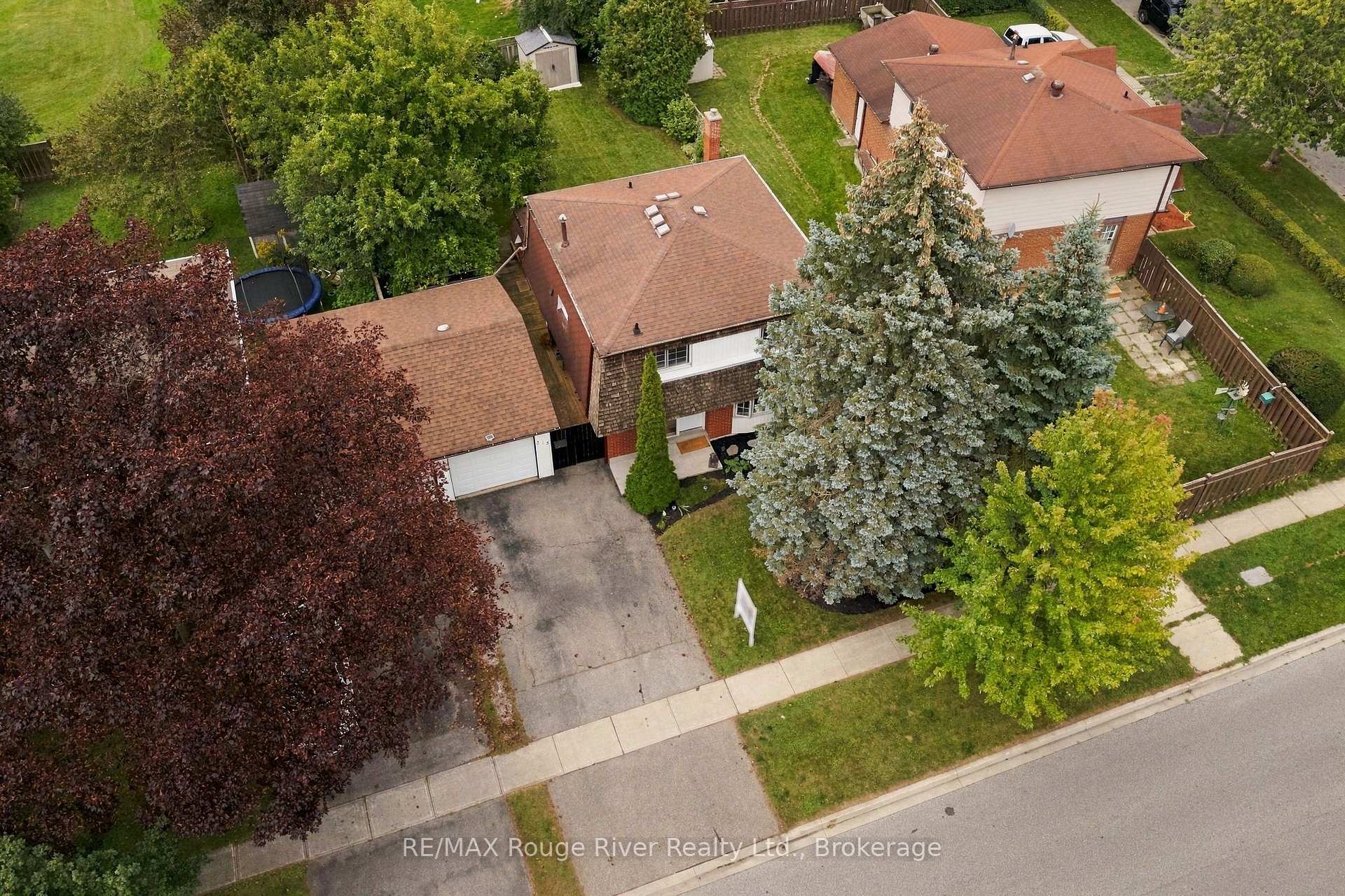 Photo 36 of 313 Lupin Drive, Whitby, Downtown Whitby — HOMEH