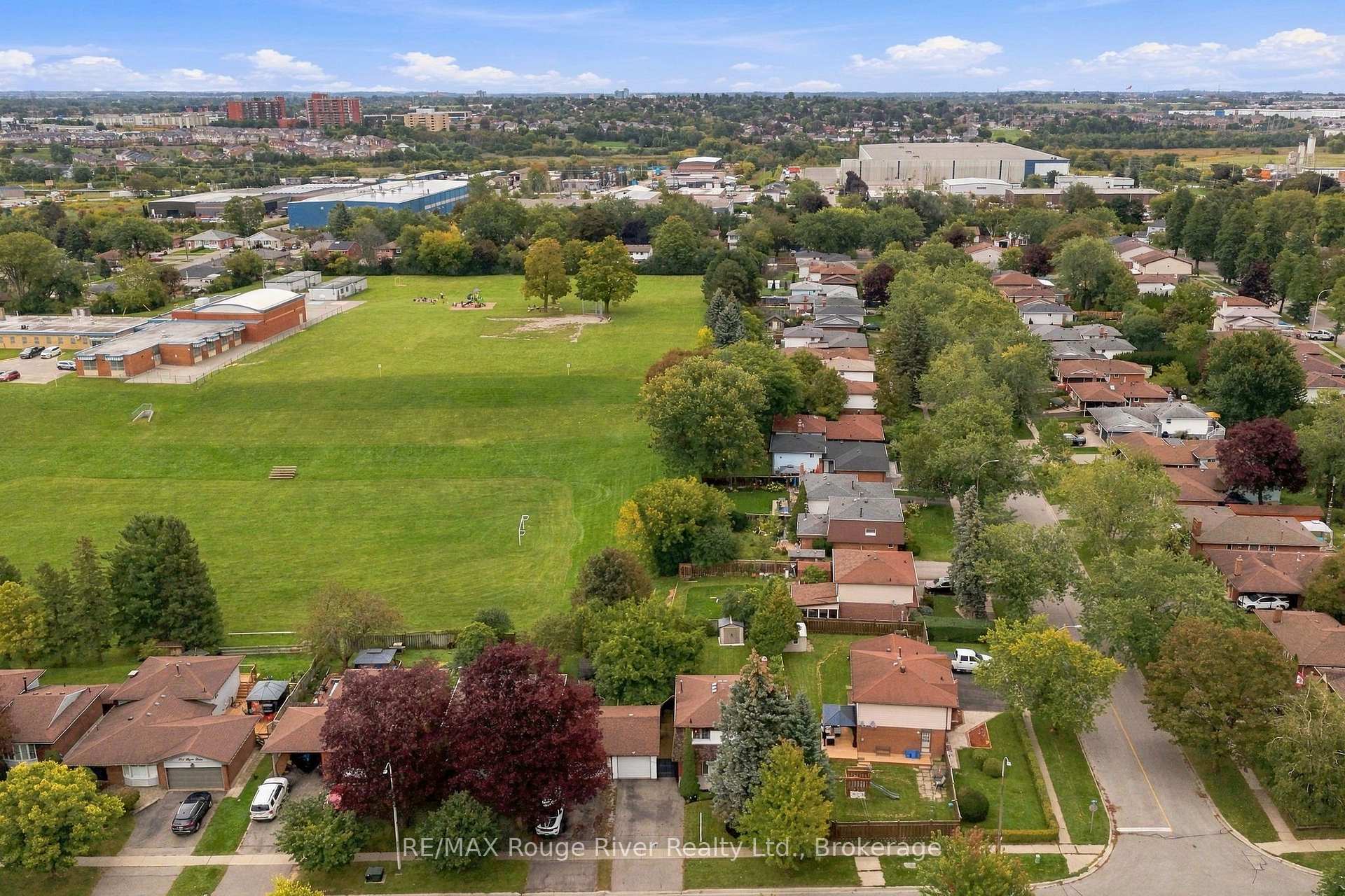 Photo 37 of 313 Lupin Drive, Whitby, Downtown Whitby — HOMEH