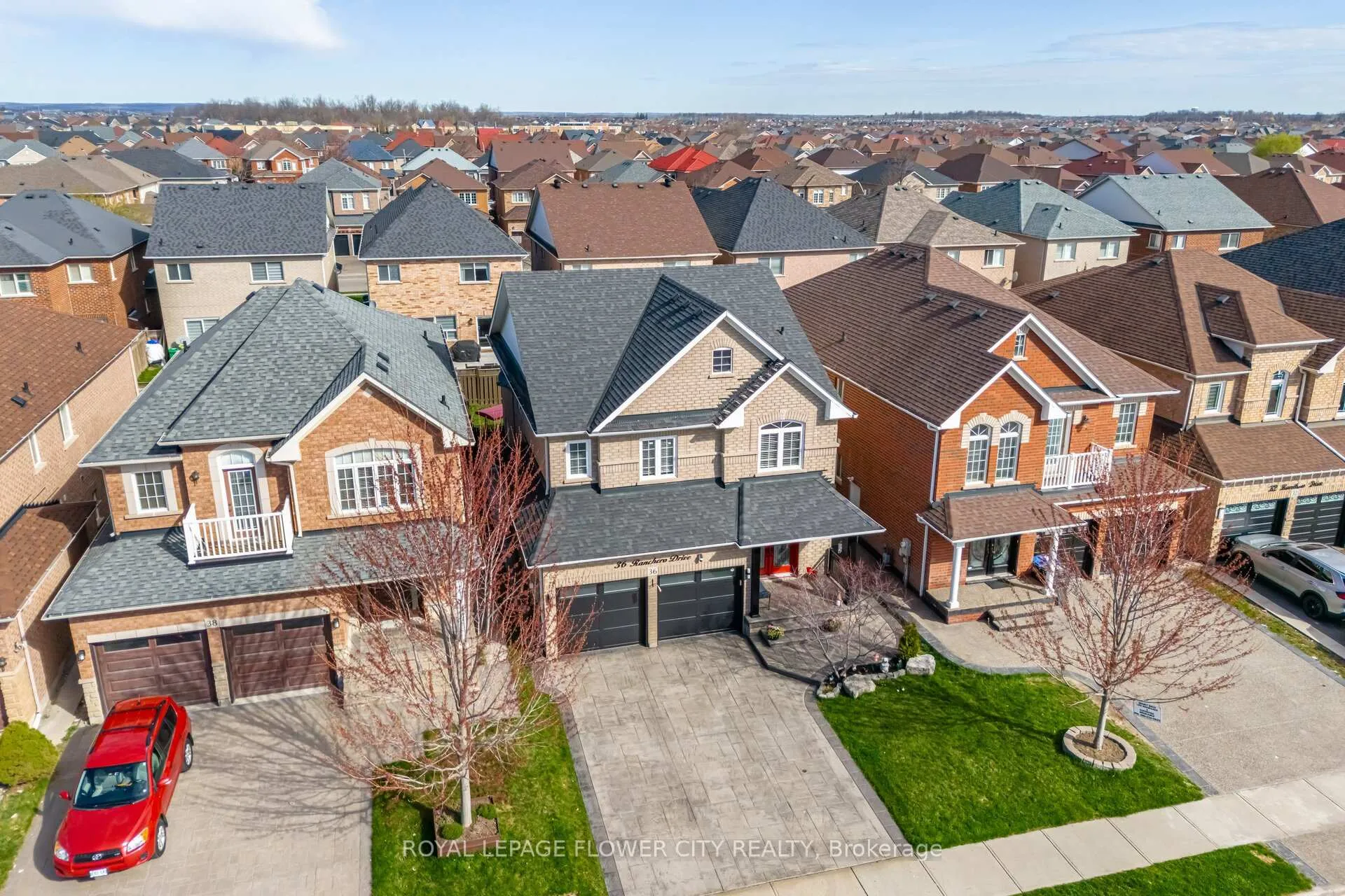 Photo 2 of 36 Ranchero Drive, Brampton, Fletcher's Meadow — HOMEH