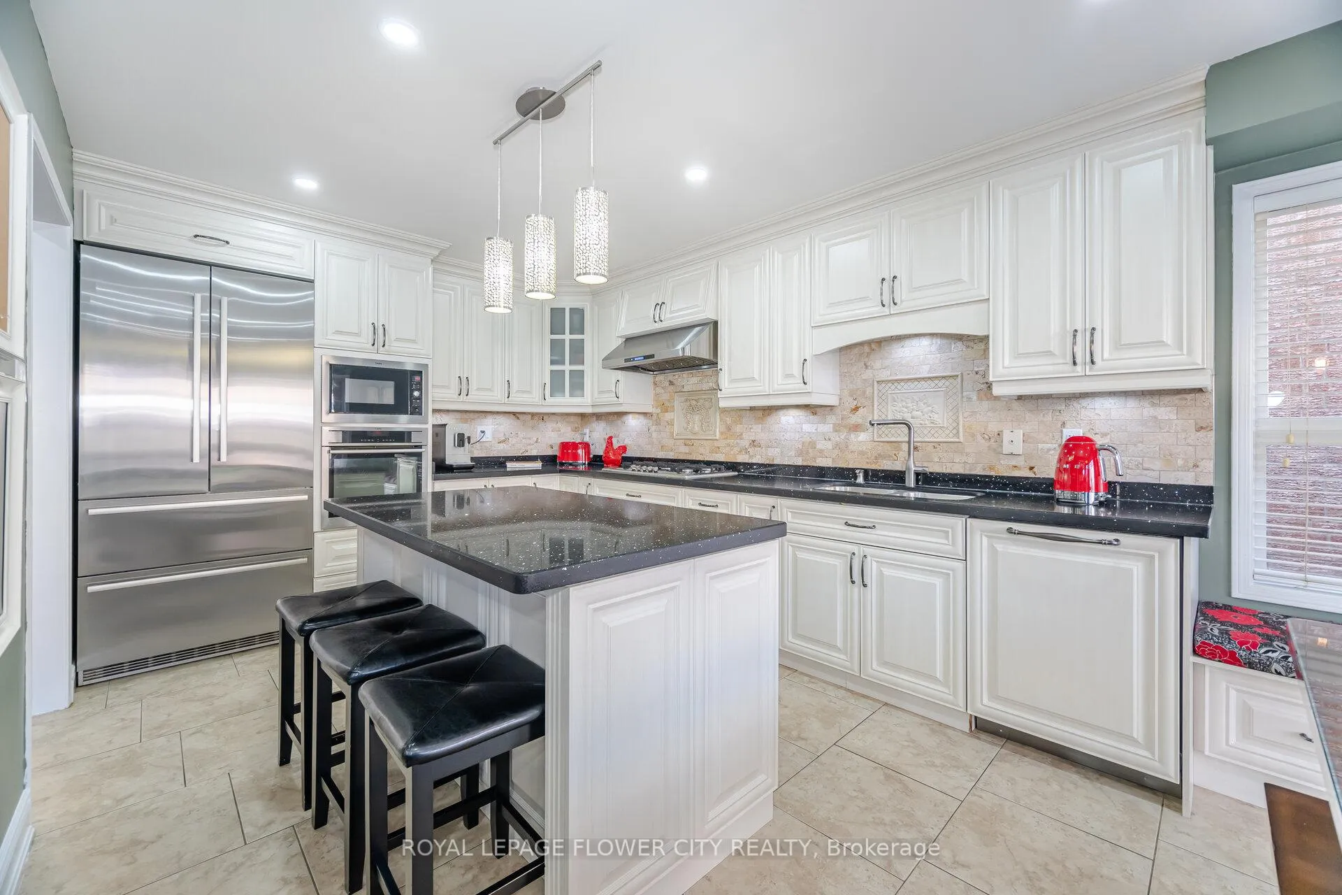 Photo 8 of 36 Ranchero Drive, Brampton, Fletcher's Meadow — HOMEH