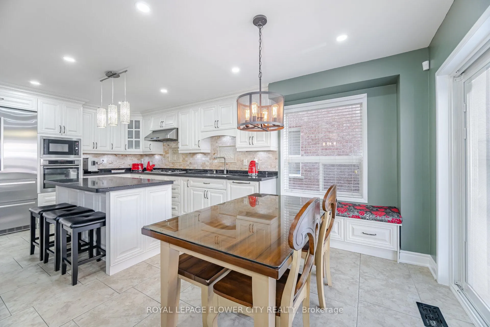 Photo 10 of 36 Ranchero Drive, Brampton, Fletcher's Meadow — HOMEH