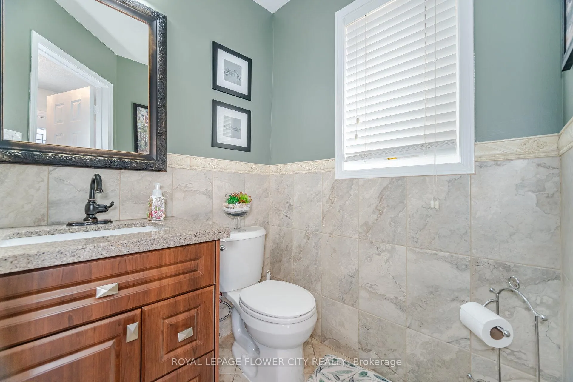 Photo 13 of 36 Ranchero Drive, Brampton, Fletcher's Meadow — HOMEH