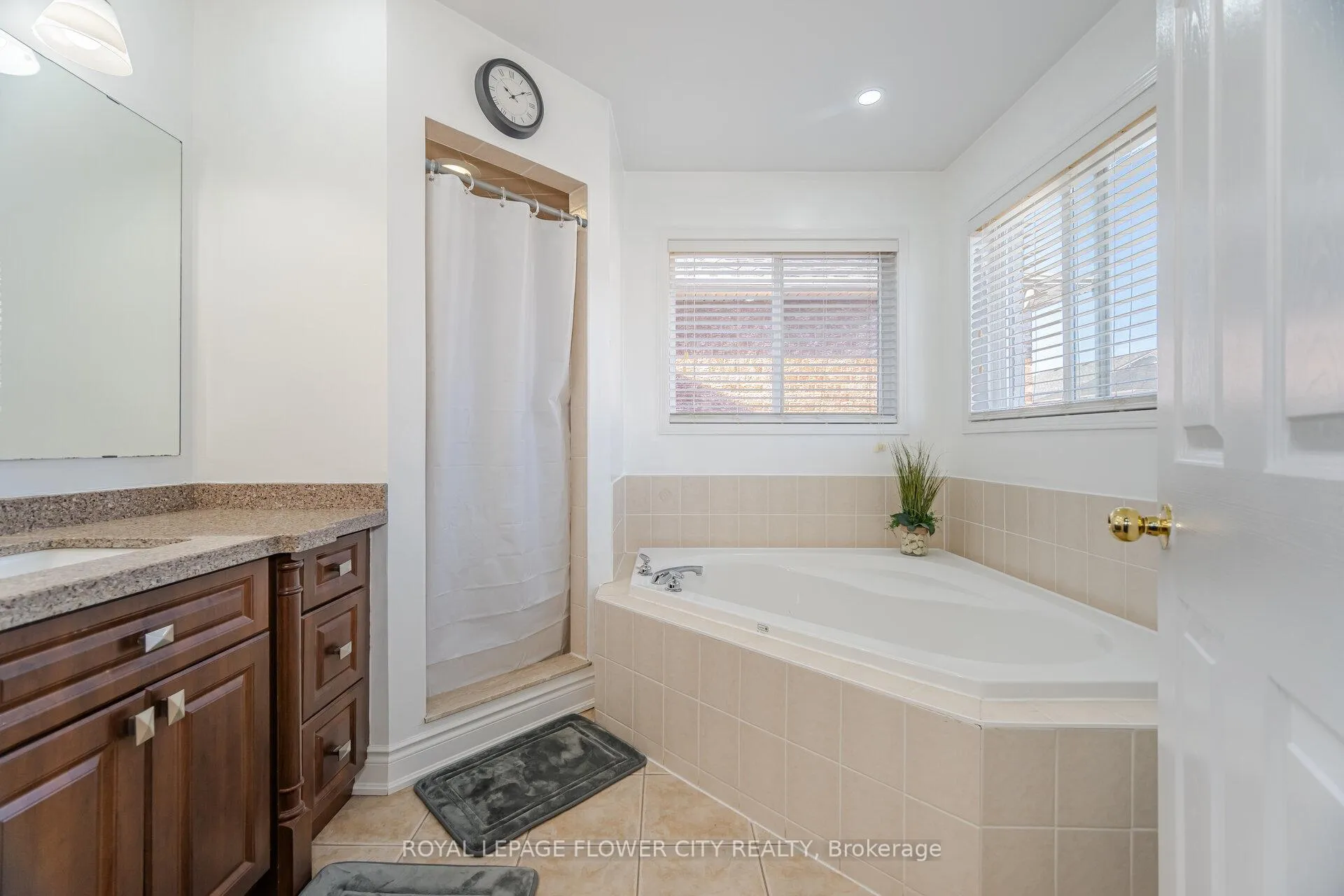 Photo 17 of 36 Ranchero Drive, Brampton, Fletcher's Meadow — HOMEH