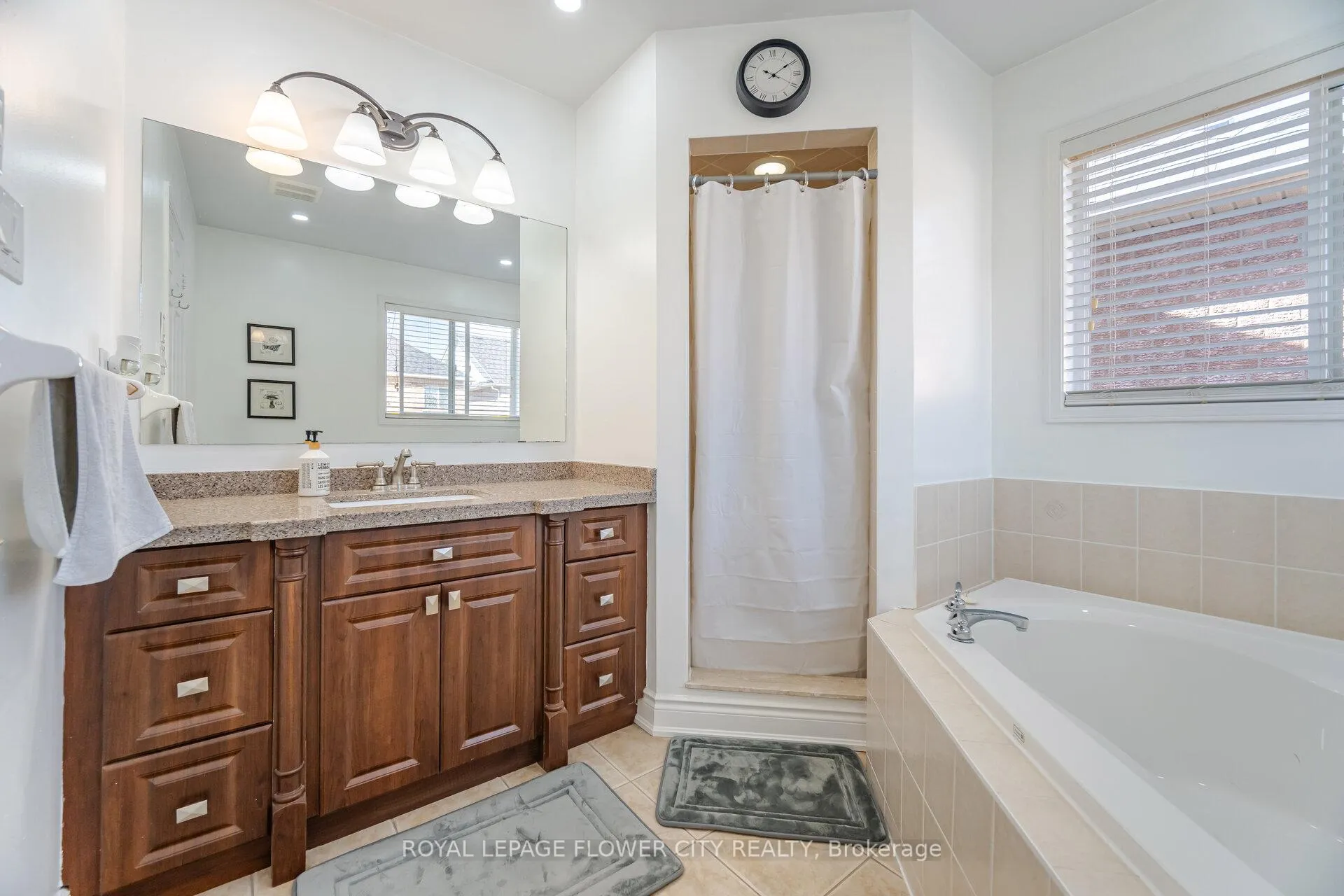 Photo 18 of 36 Ranchero Drive, Brampton, Fletcher's Meadow — HOMEH