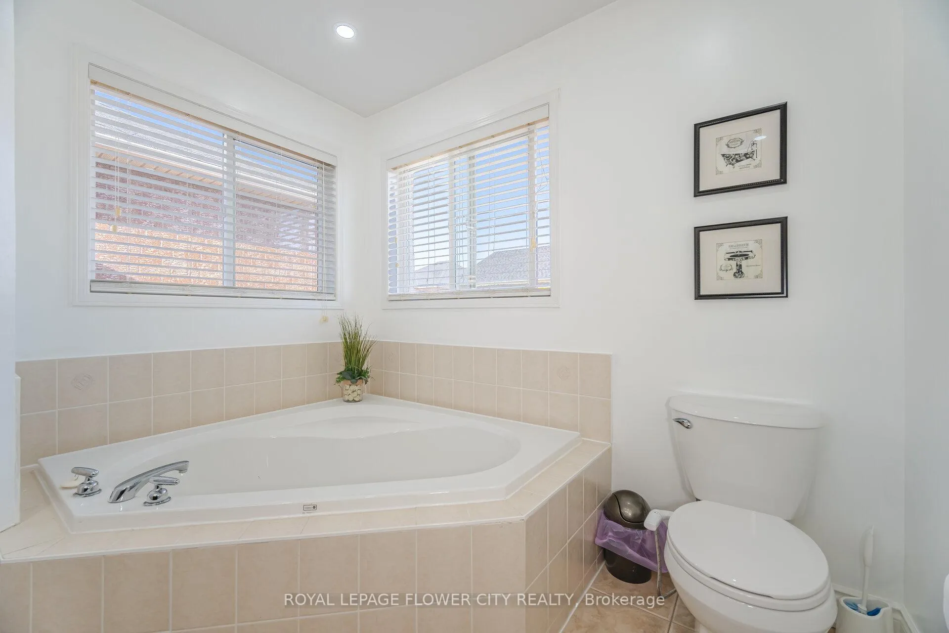 Photo 19 of 36 Ranchero Drive, Brampton, Fletcher's Meadow — HOMEH