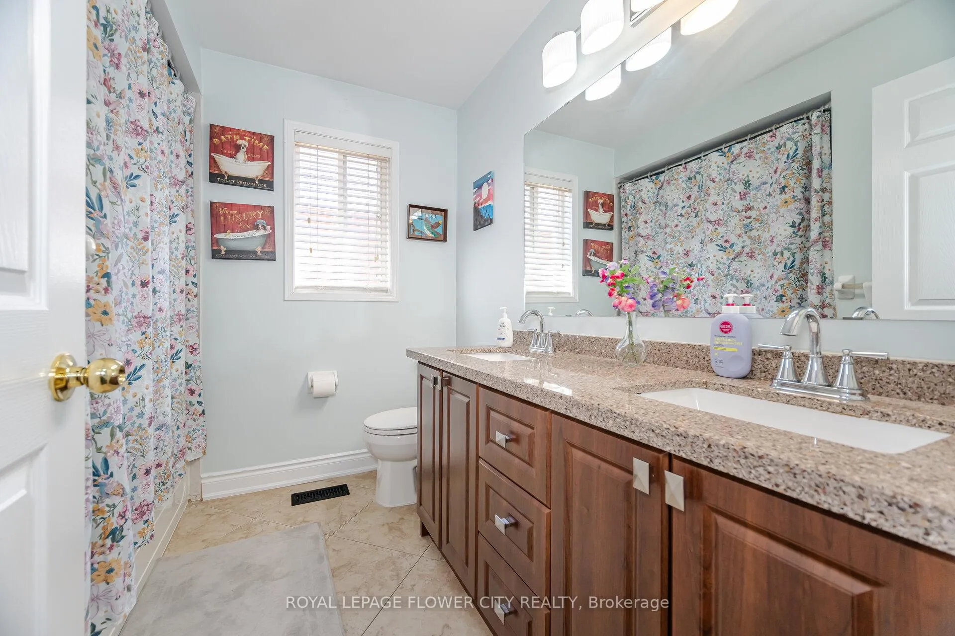 Photo 24 of 36 Ranchero Drive, Brampton, Fletcher's Meadow — HOMEH