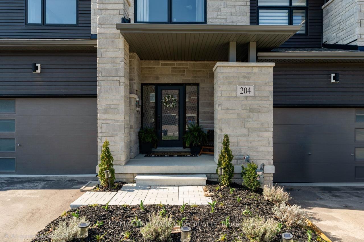 Photo 4 of 204 Rosanne Circle, Wasaga Beach — HOMEH