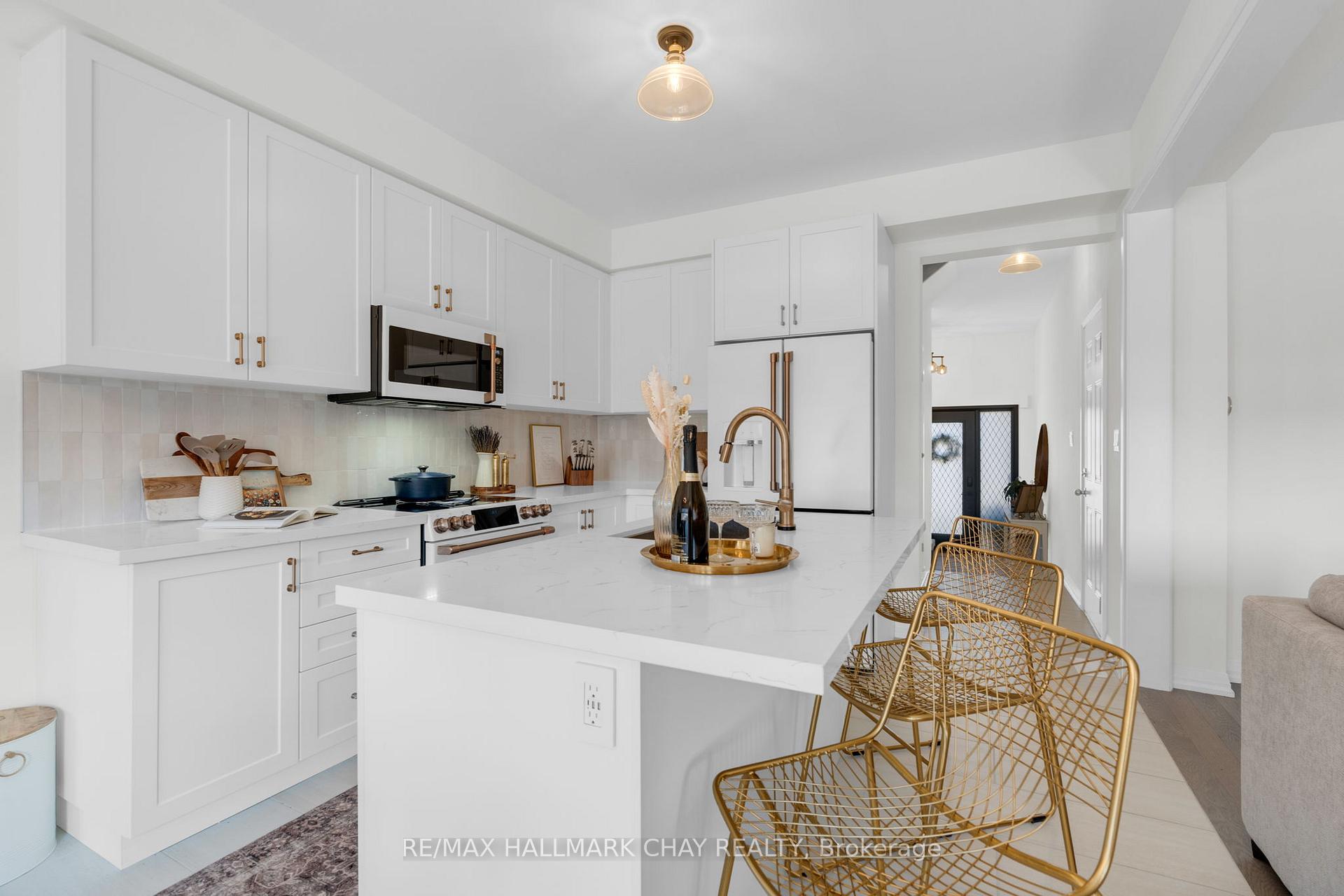 Photo 10 of 204 Rosanne Circle, Wasaga Beach — HOMEH