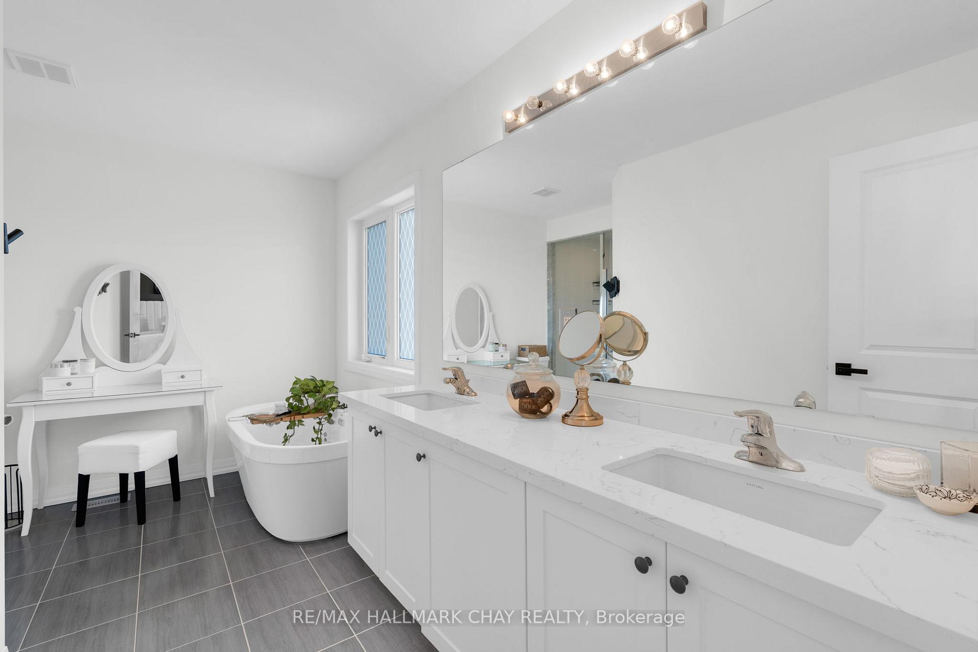 Photo 20 of 204 Rosanne Circle, Wasaga Beach — HOMEH
