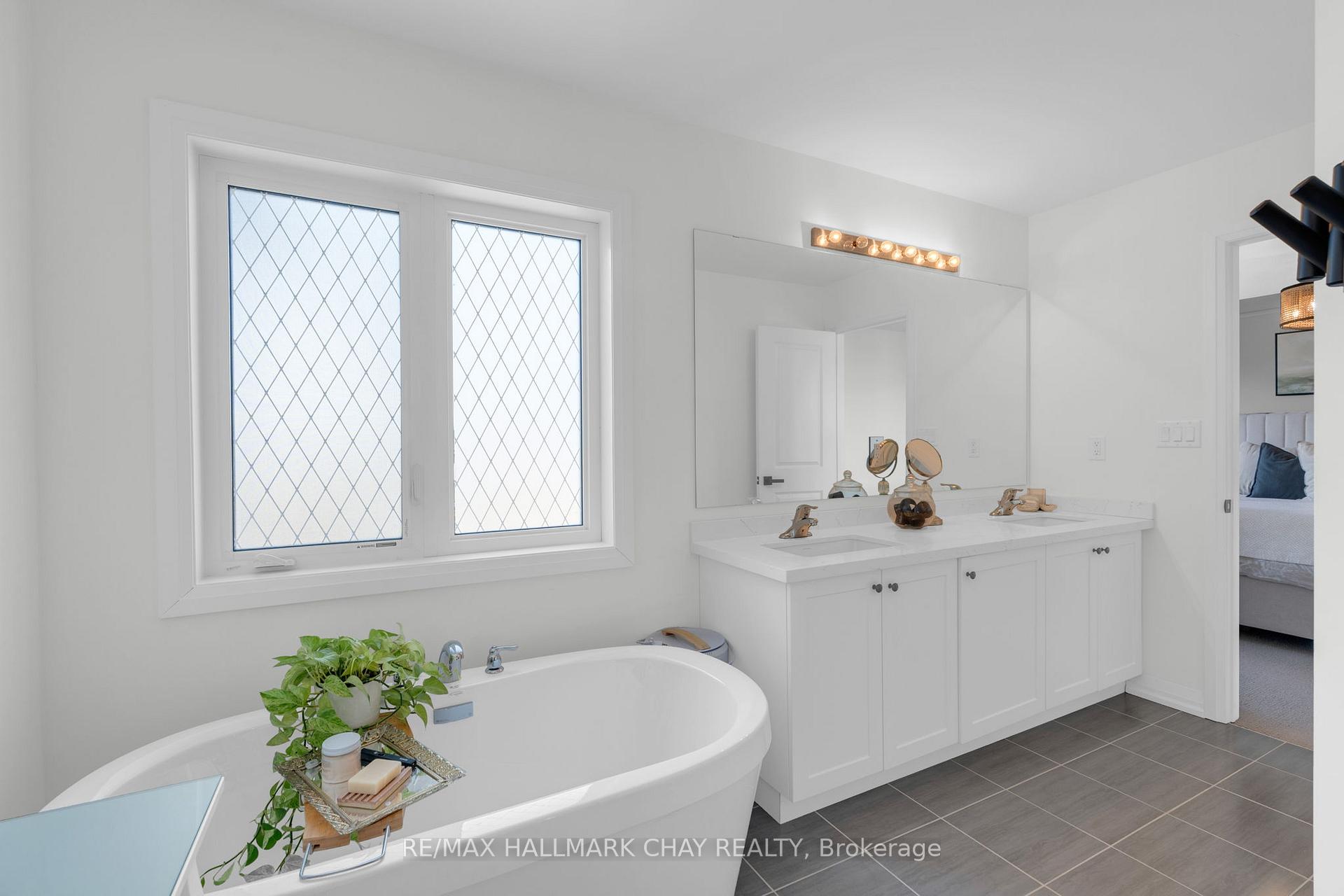 Photo 21 of 204 Rosanne Circle, Wasaga Beach — HOMEH