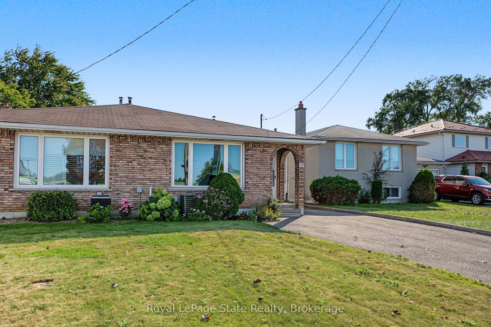 Photo 3 of 589 Mohawk Road W, Hamilton, Gilbert — HOMEH