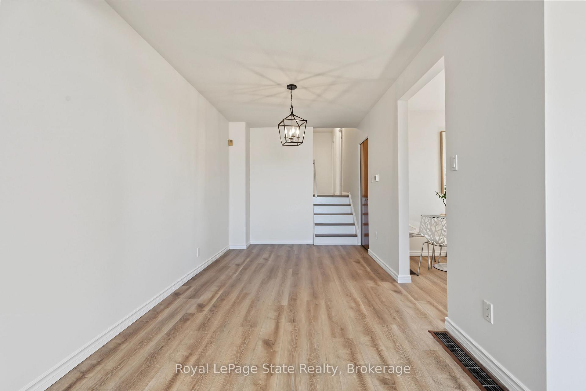 Photo 8 of 589 Mohawk Road W, Hamilton, Gilbert — HOMEH