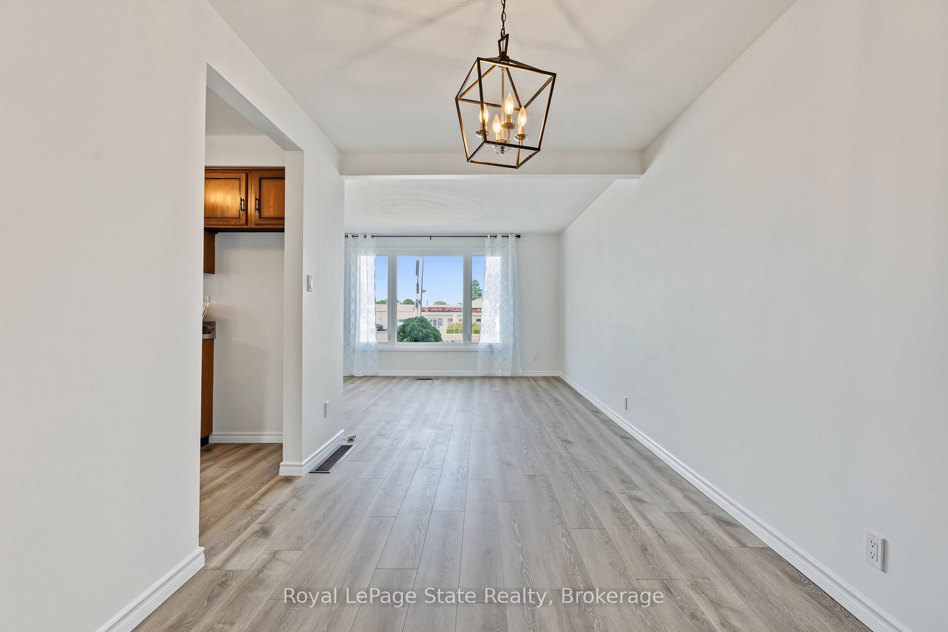 Photo 10 of 589 Mohawk Road W, Hamilton, Gilbert — HOMEH