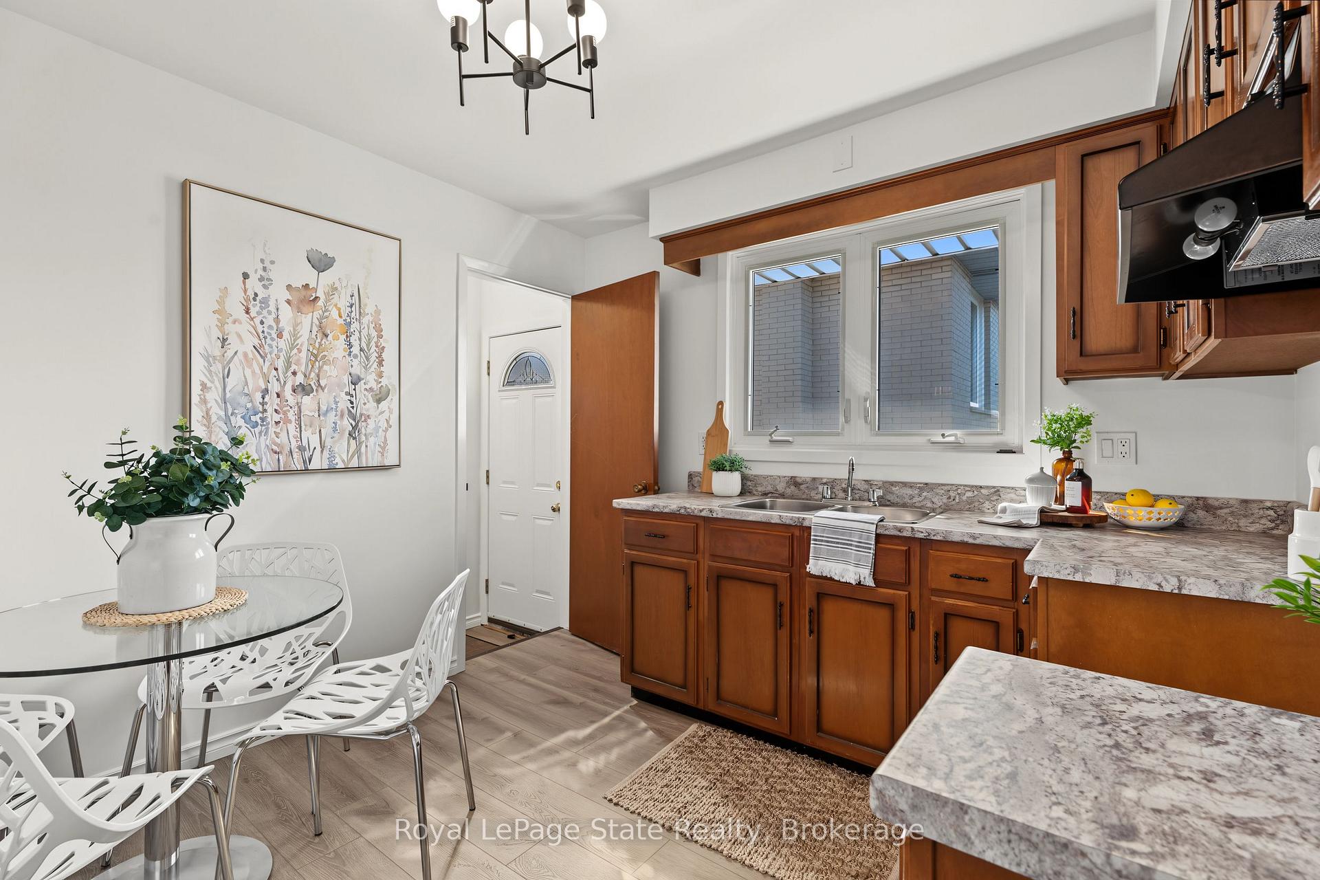 Photo 12 of 589 Mohawk Road W, Hamilton, Gilbert — HOMEH