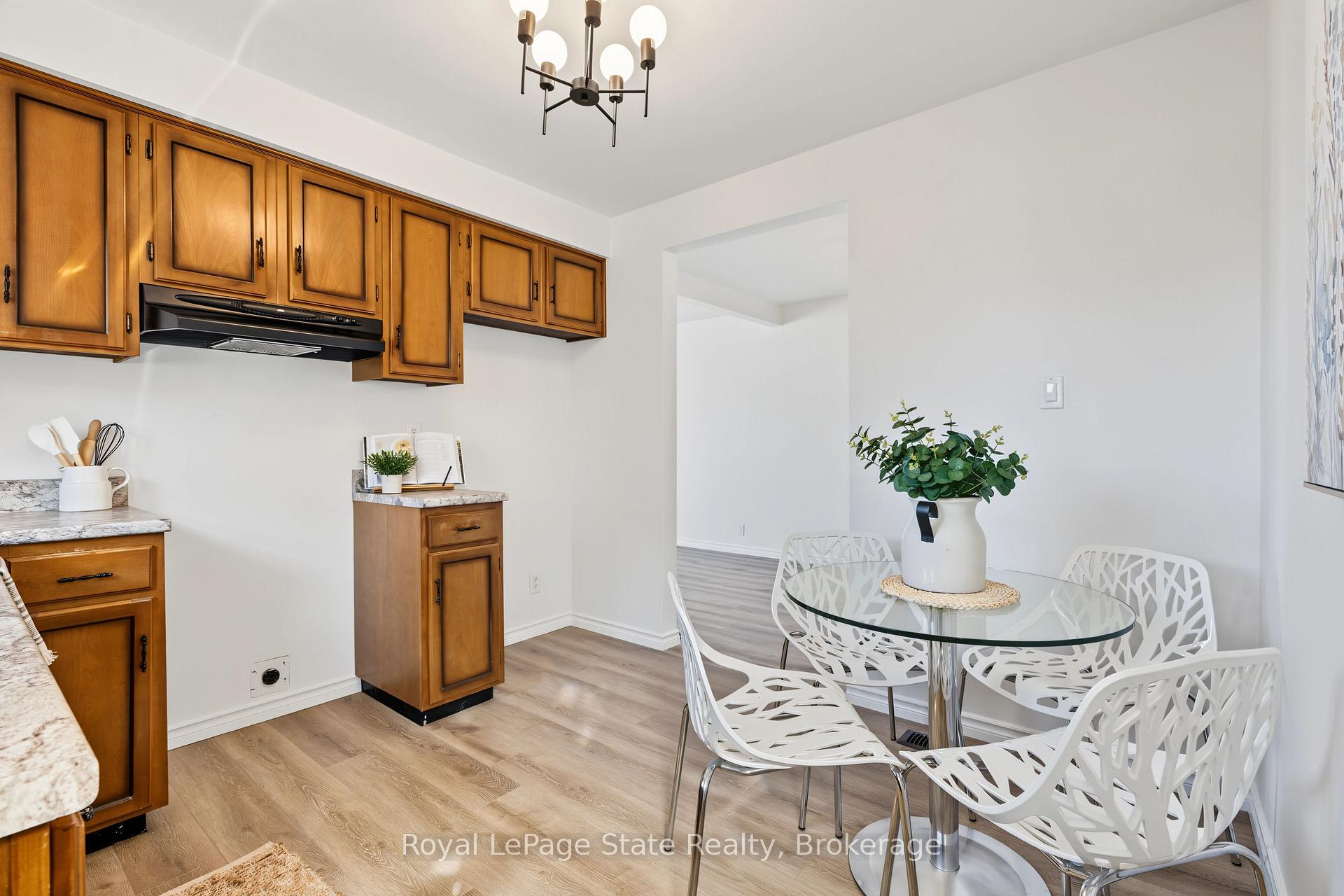 Photo 13 of 589 Mohawk Road W, Hamilton, Gilbert — HOMEH