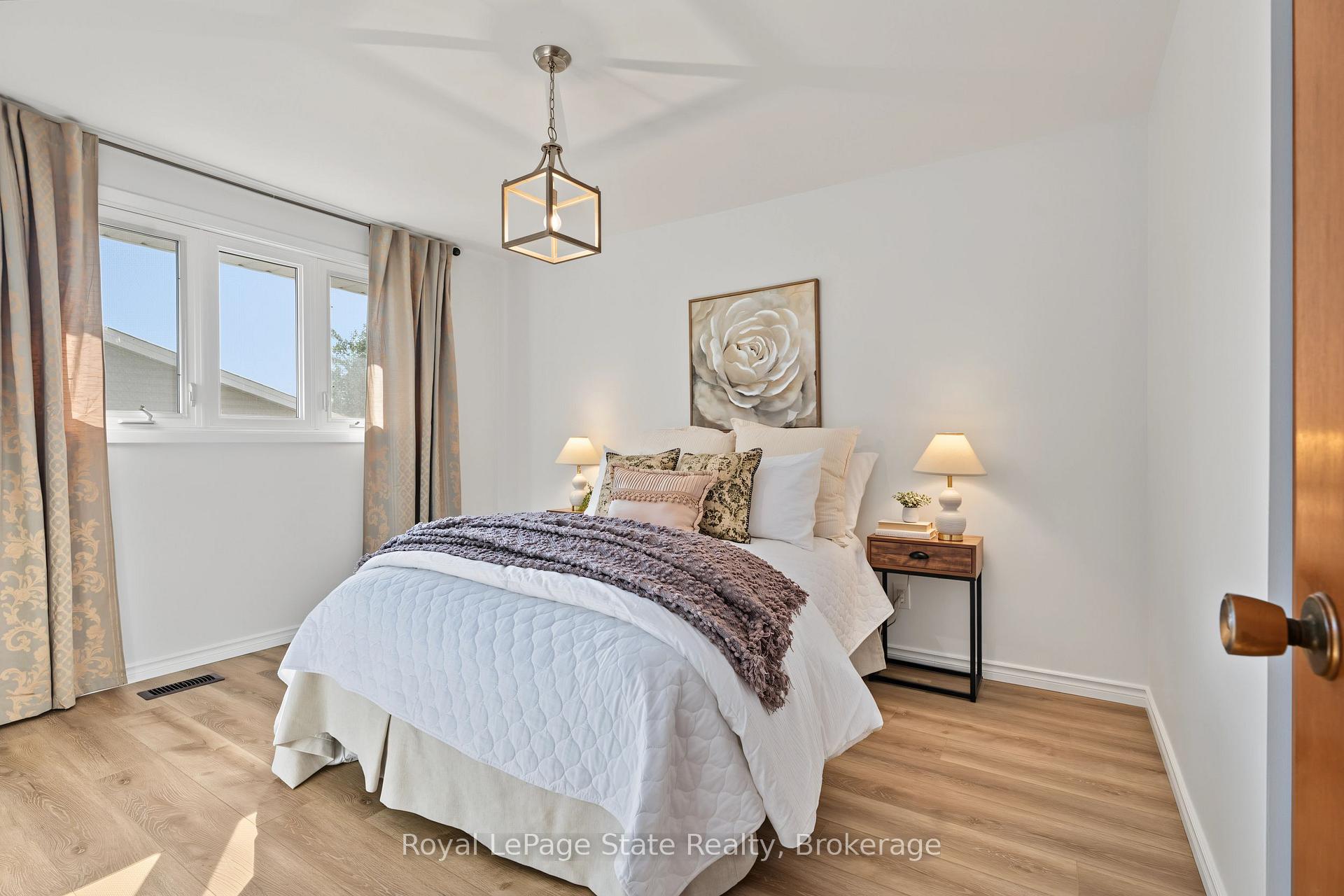Photo 18 of 589 Mohawk Road W, Hamilton, Gilbert — HOMEH