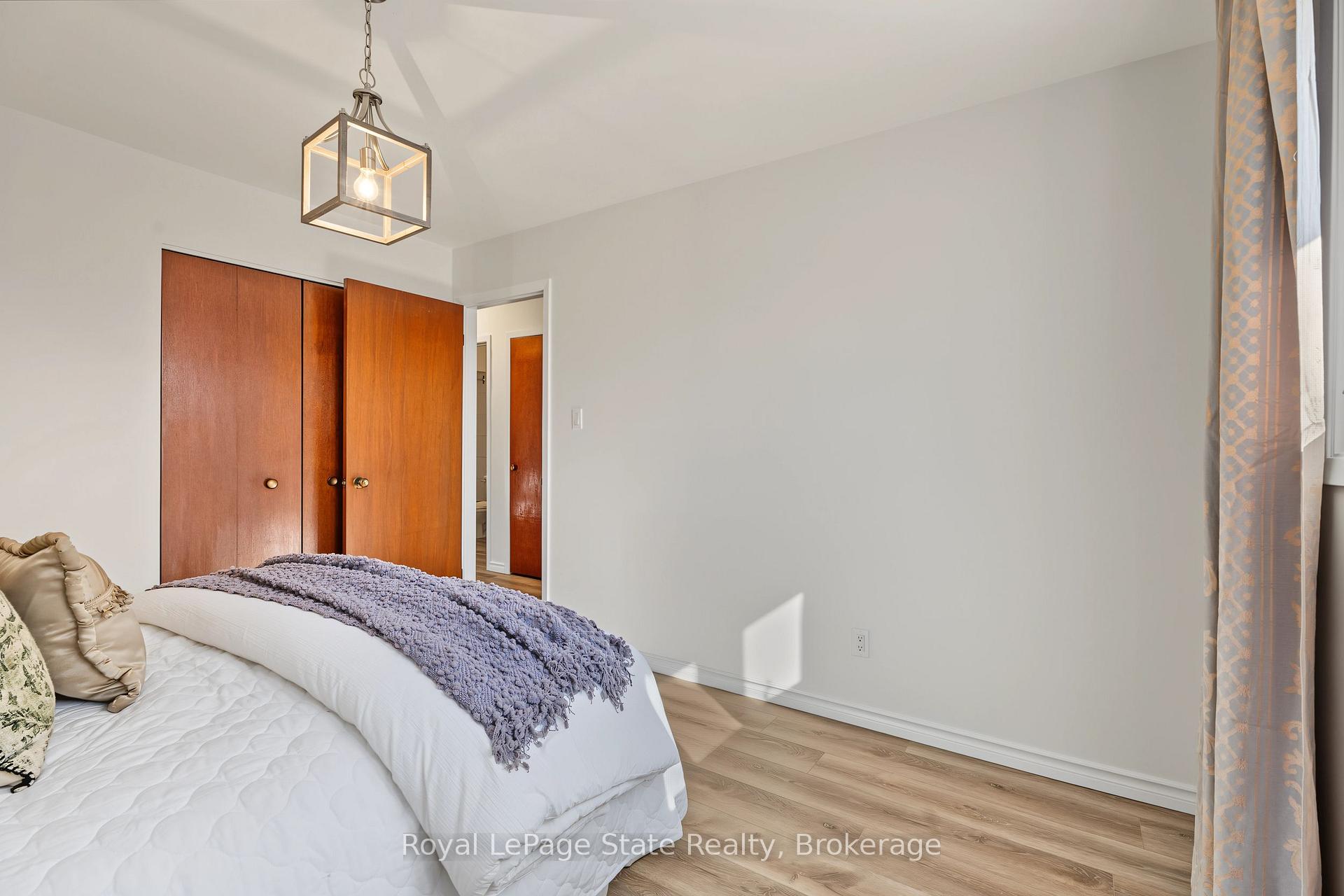 Photo 19 of 589 Mohawk Road W, Hamilton, Gilbert — HOMEH