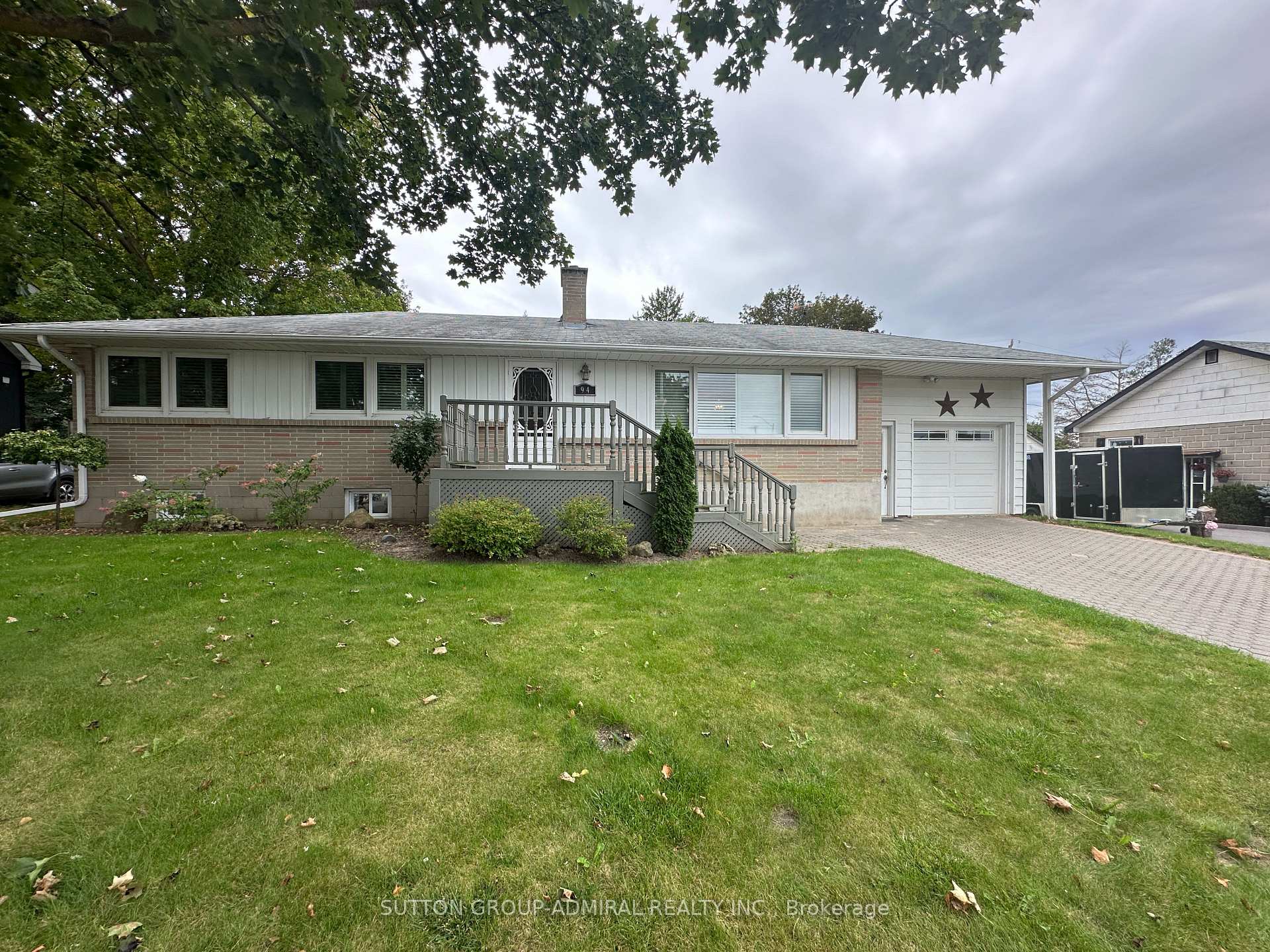 Photo of 94 Queen Street S