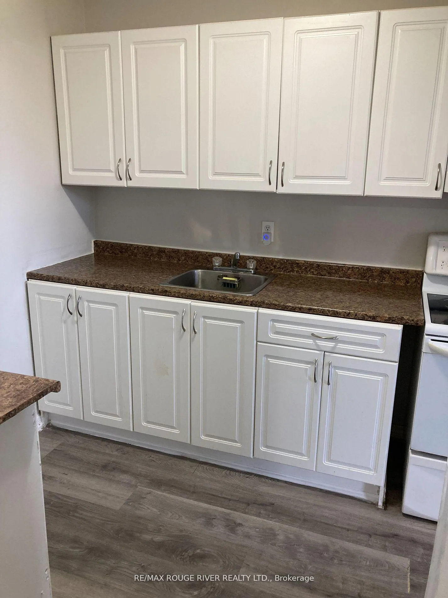 Photo 2 of Unit 402, 560 Bloor Street E, Oshawa, Farewell — HOMEH