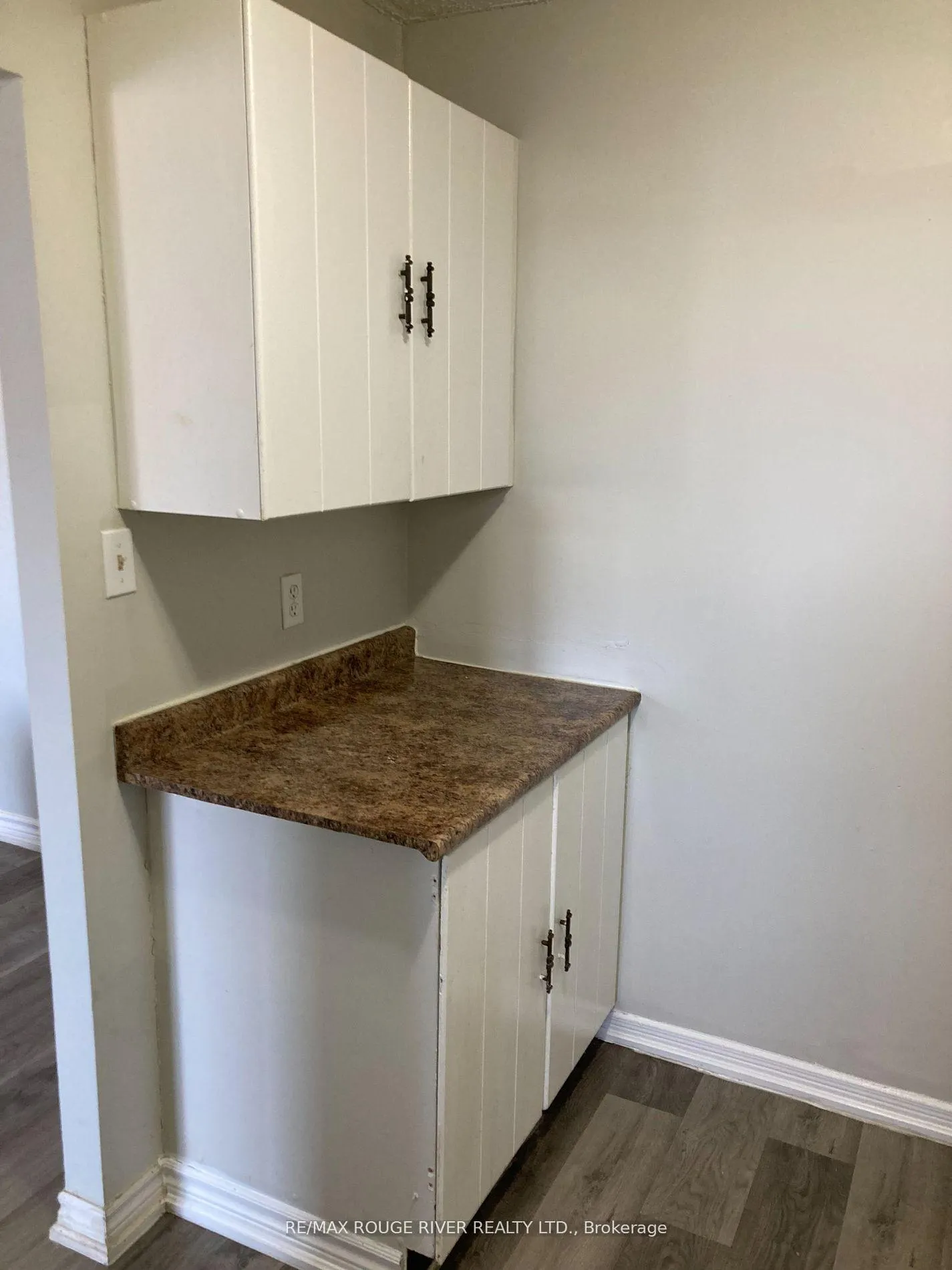Photo 3 of Unit 402, 560 Bloor Street E, Oshawa, Farewell — HOMEH