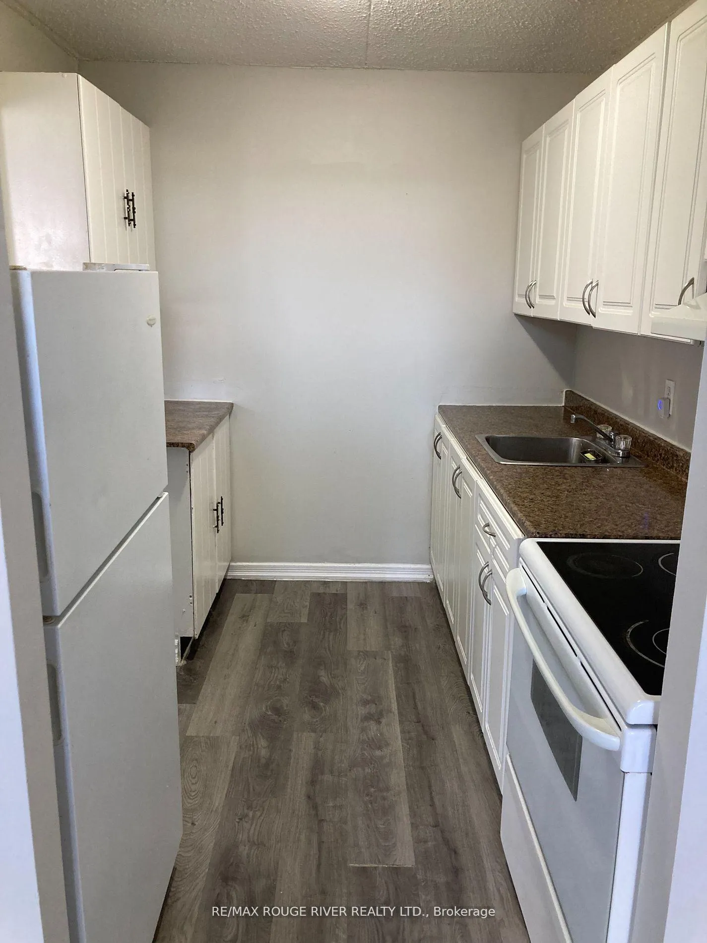 Photo 4 of Unit 402, 560 Bloor Street E, Oshawa, Farewell — HOMEH