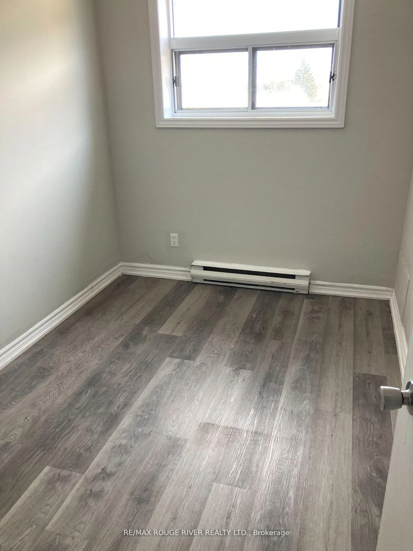 Photo 6 of Unit 402, 560 Bloor Street E, Oshawa, Farewell — HOMEH