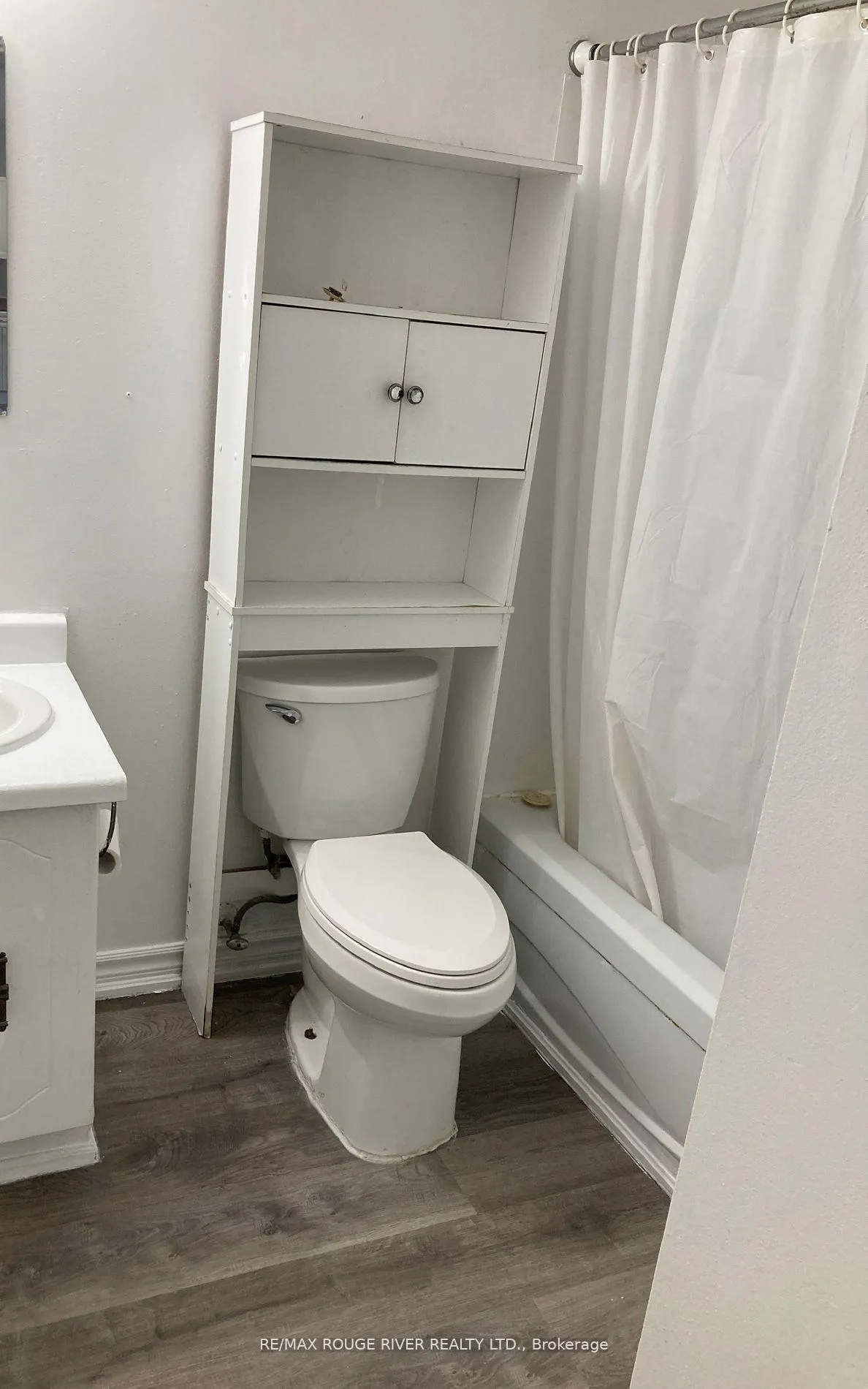 Photo 8 of Unit 402, 560 Bloor Street E, Oshawa, Farewell — HOMEH