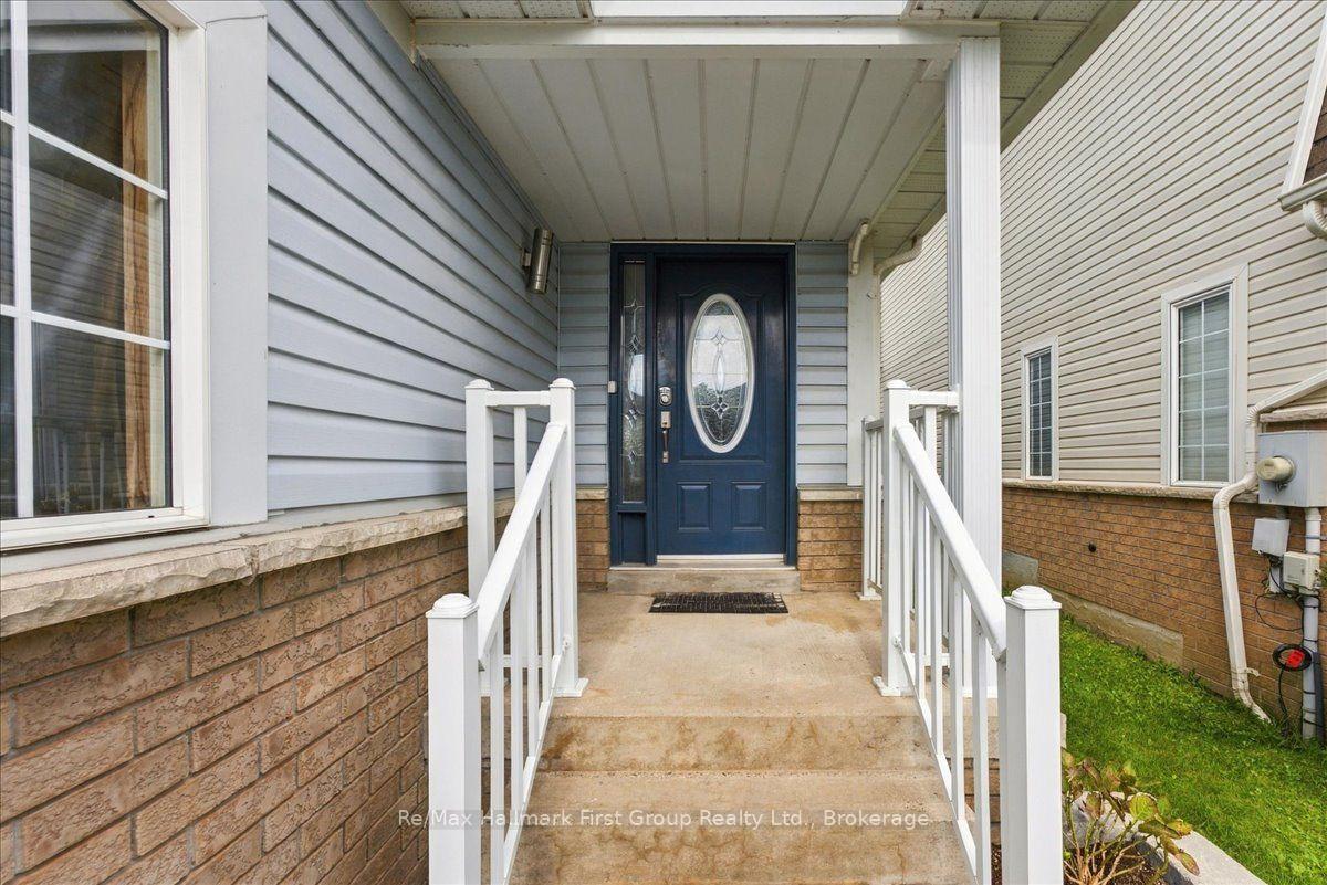 Photo 4 of 120 Point Hope Place, Whitby, Port Whitby — HOMEH