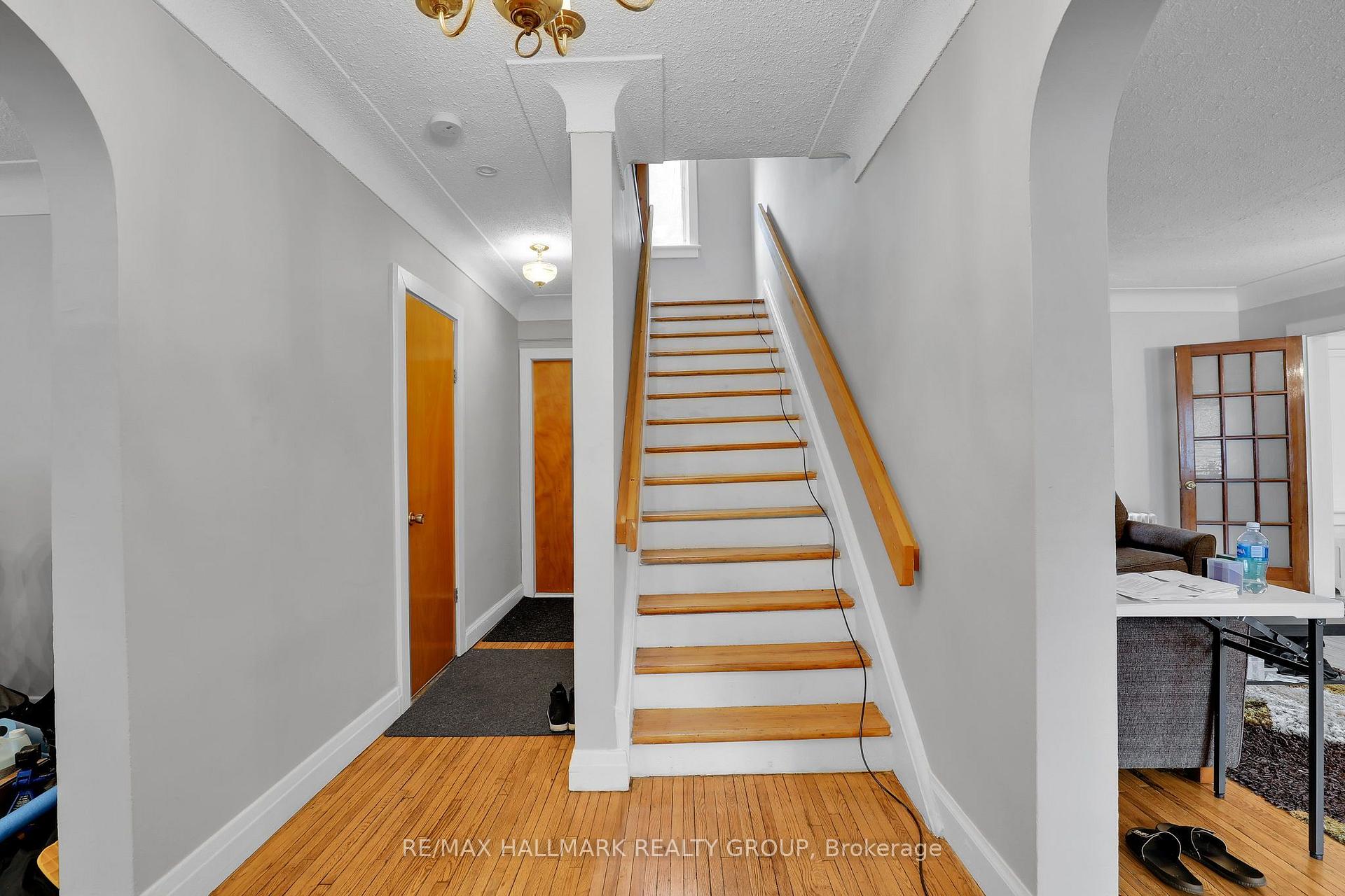 Photo 3 of 310 Mona Avenue, Ottawa, Vanier — HOMEH