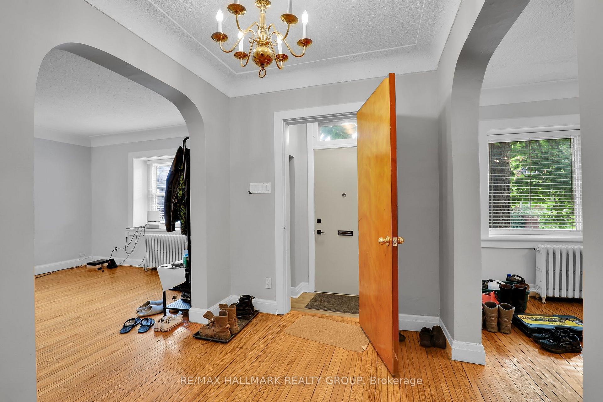 Photo 4 of 310 Mona Avenue, Ottawa, Vanier — HOMEH